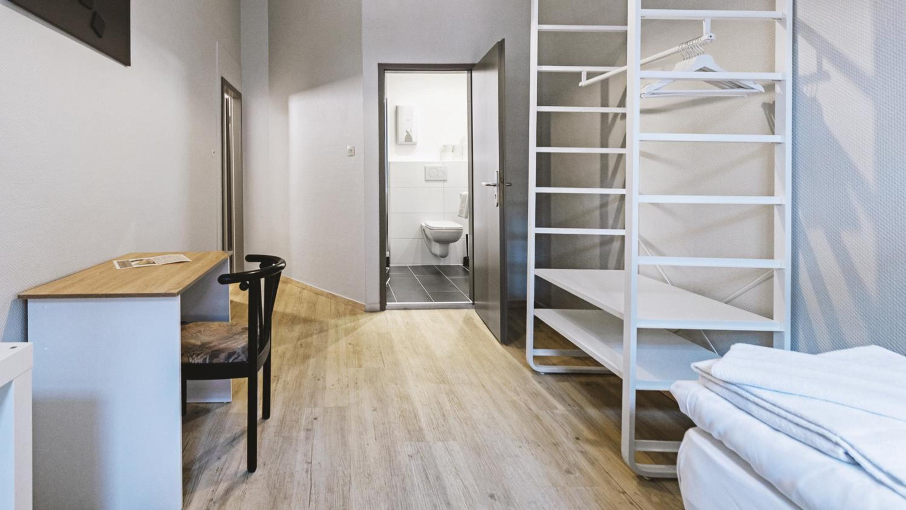Single Room with Private Bathroom photo 1
