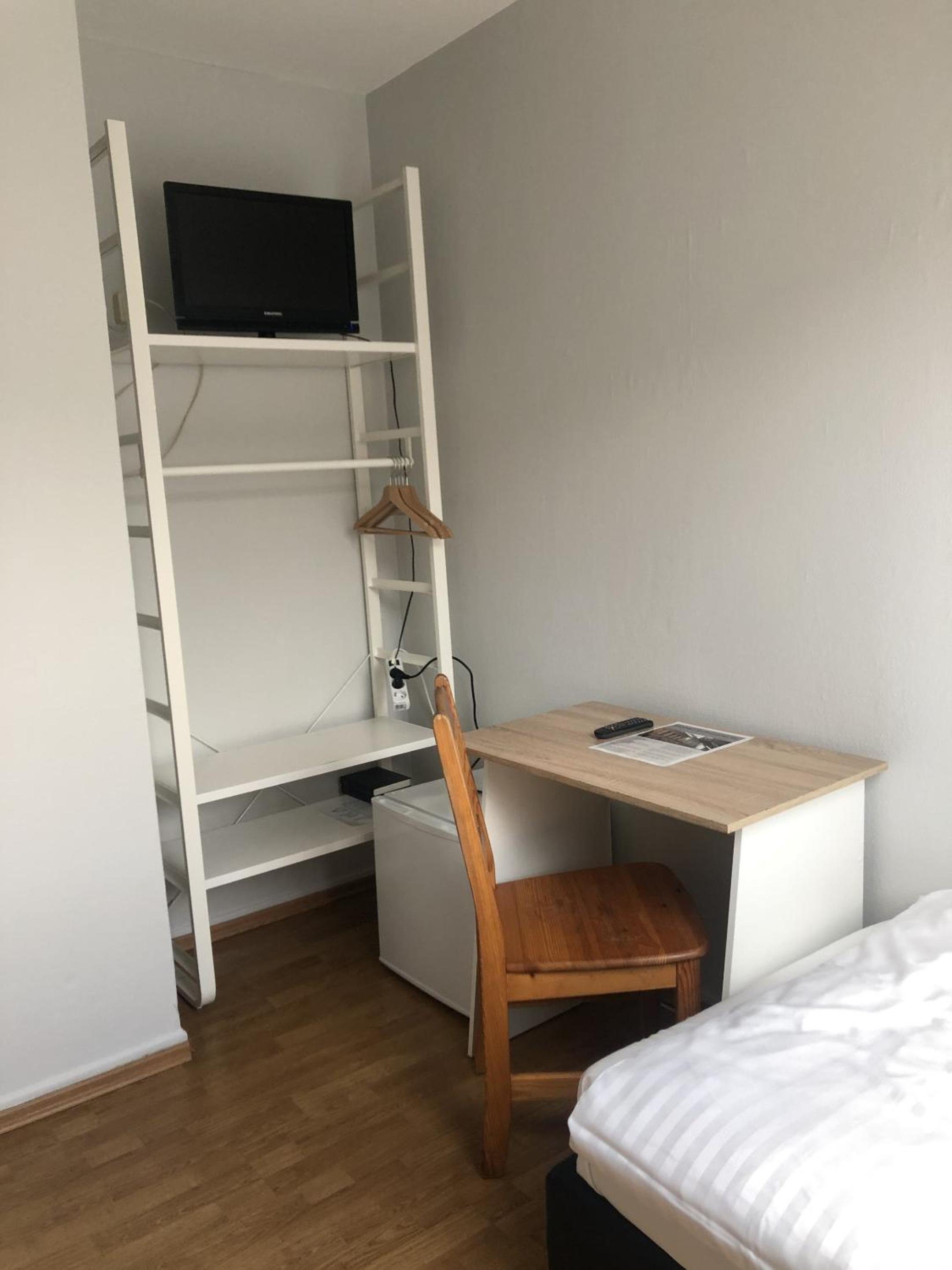 Single Room with Shared Bathroom photo 3