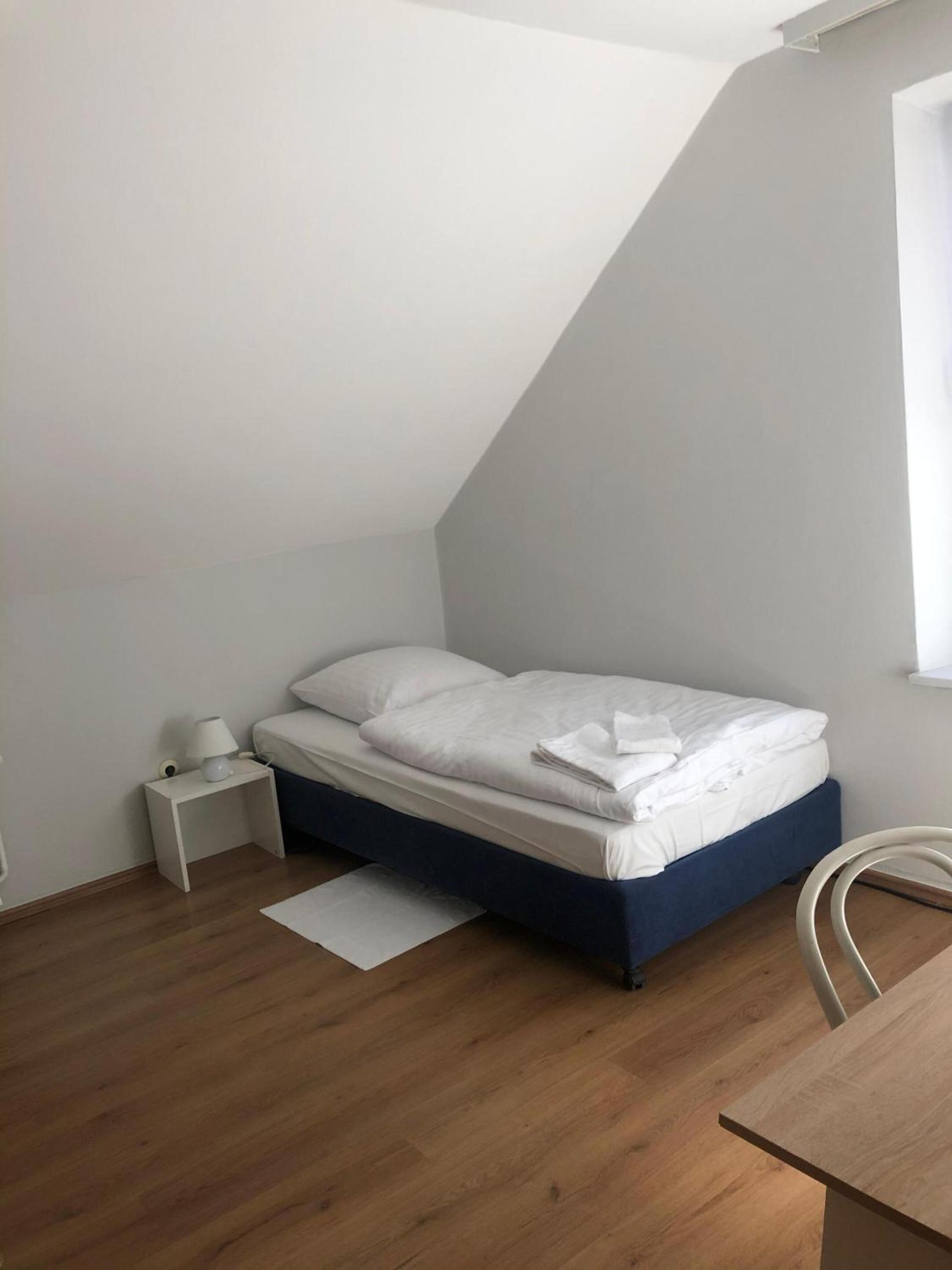 Single Room with Shared Bathroom photo 2