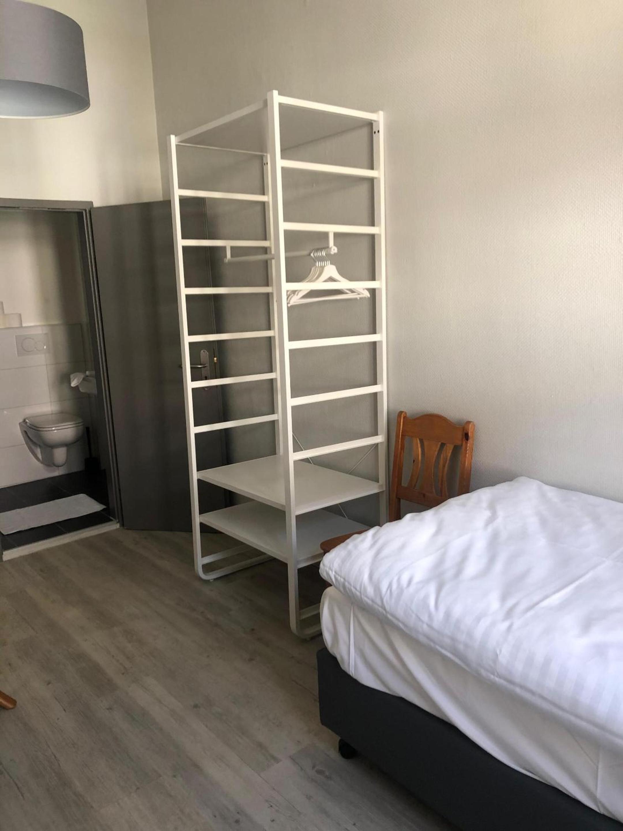 Single Room with Private Bathroom photo 2