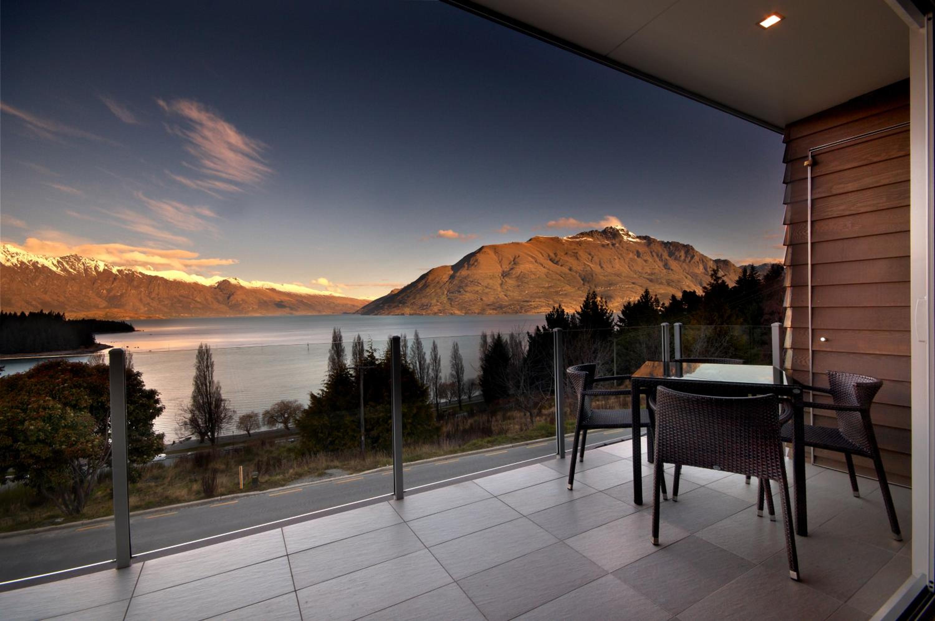 Apartment with Lake View photo 2
