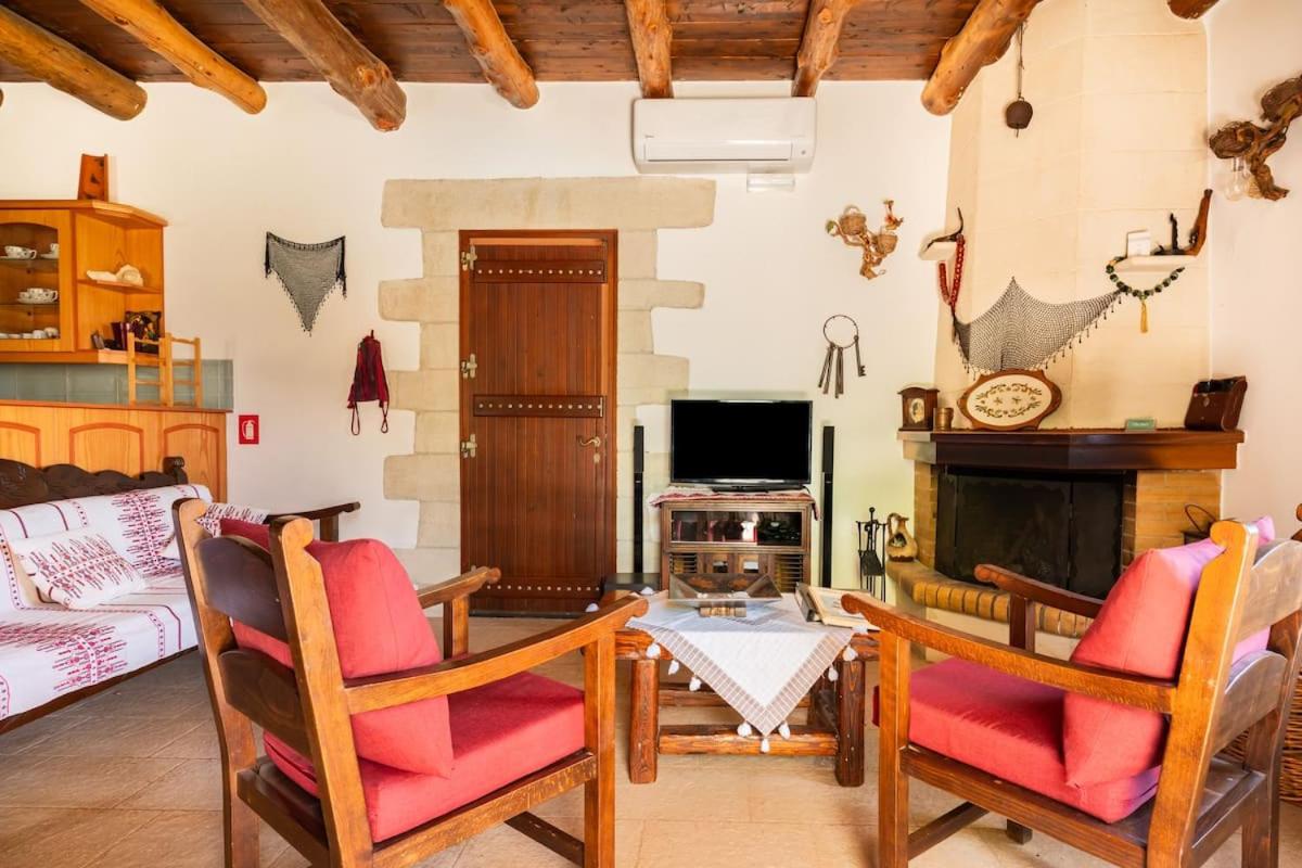 Villa with Private Pool - Photo 46