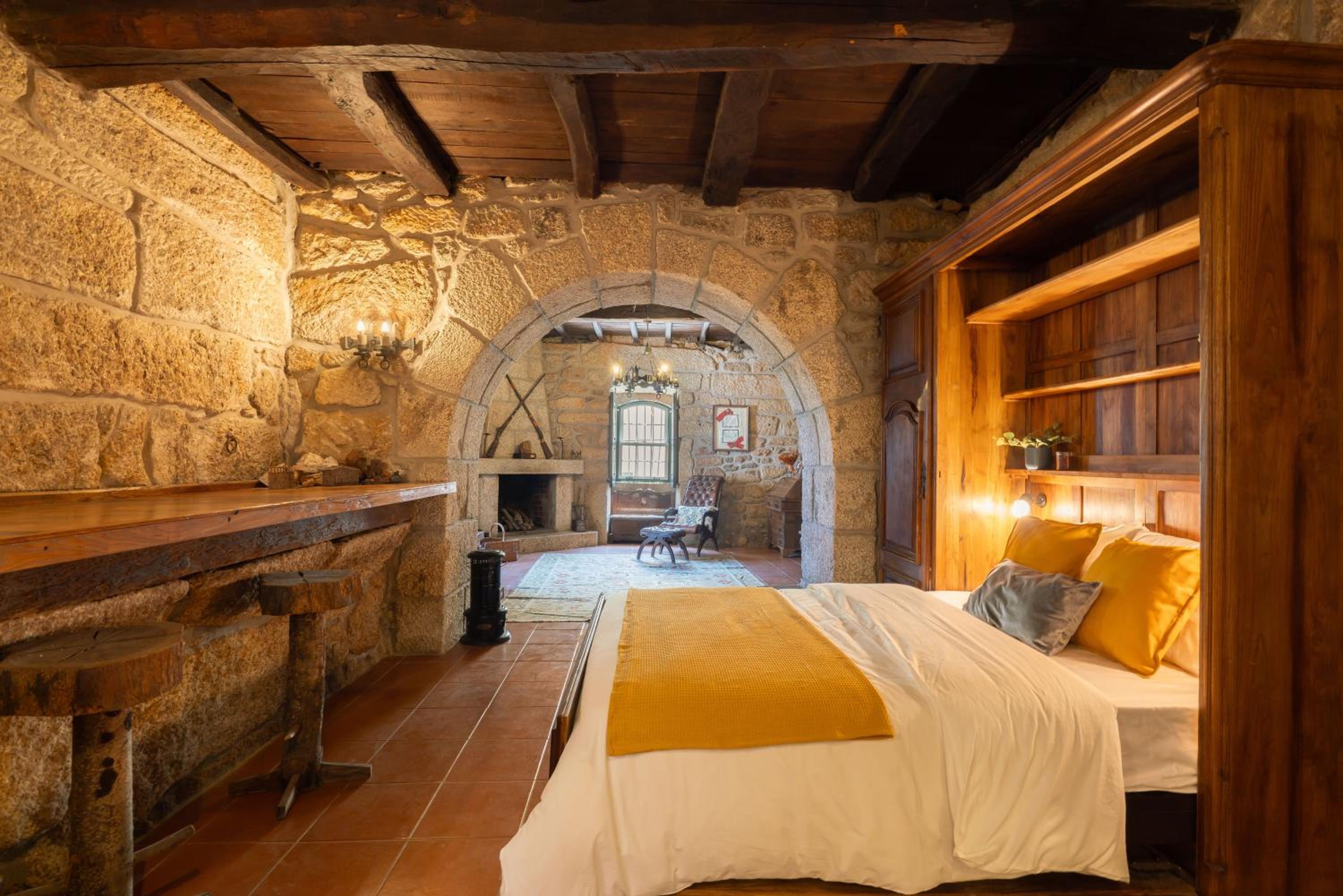 Five-Bedroom House photo 1