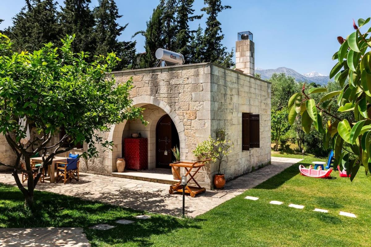 Villa with Private Pool - Photo 32