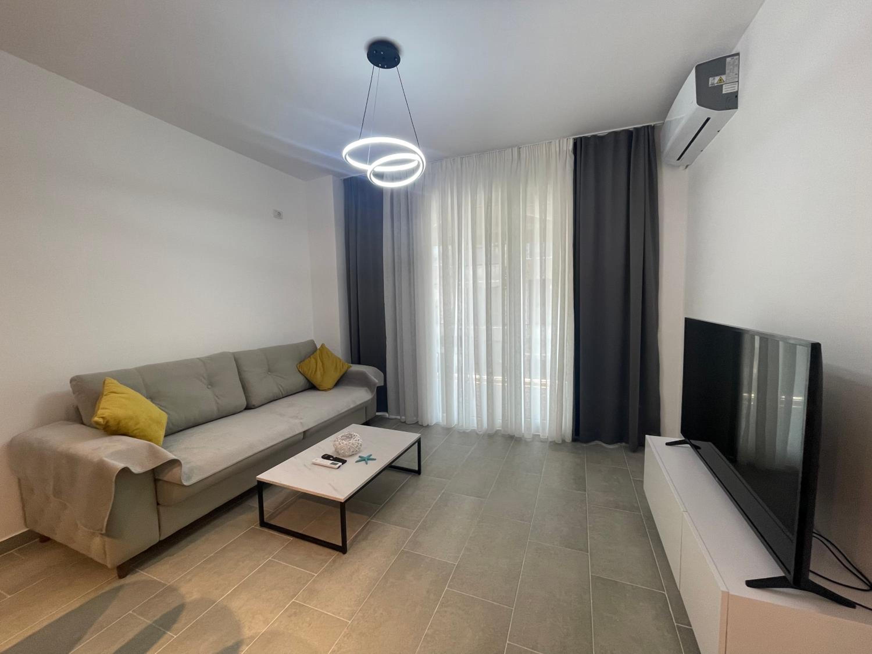 One-Bedroom Apartment with Balcony and Sea View photo 2