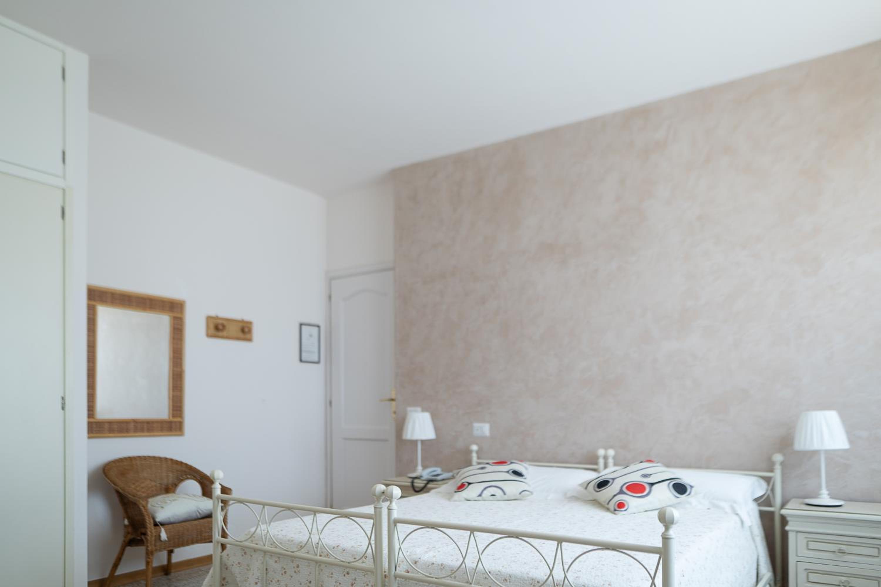 Double Room - Photo 3
