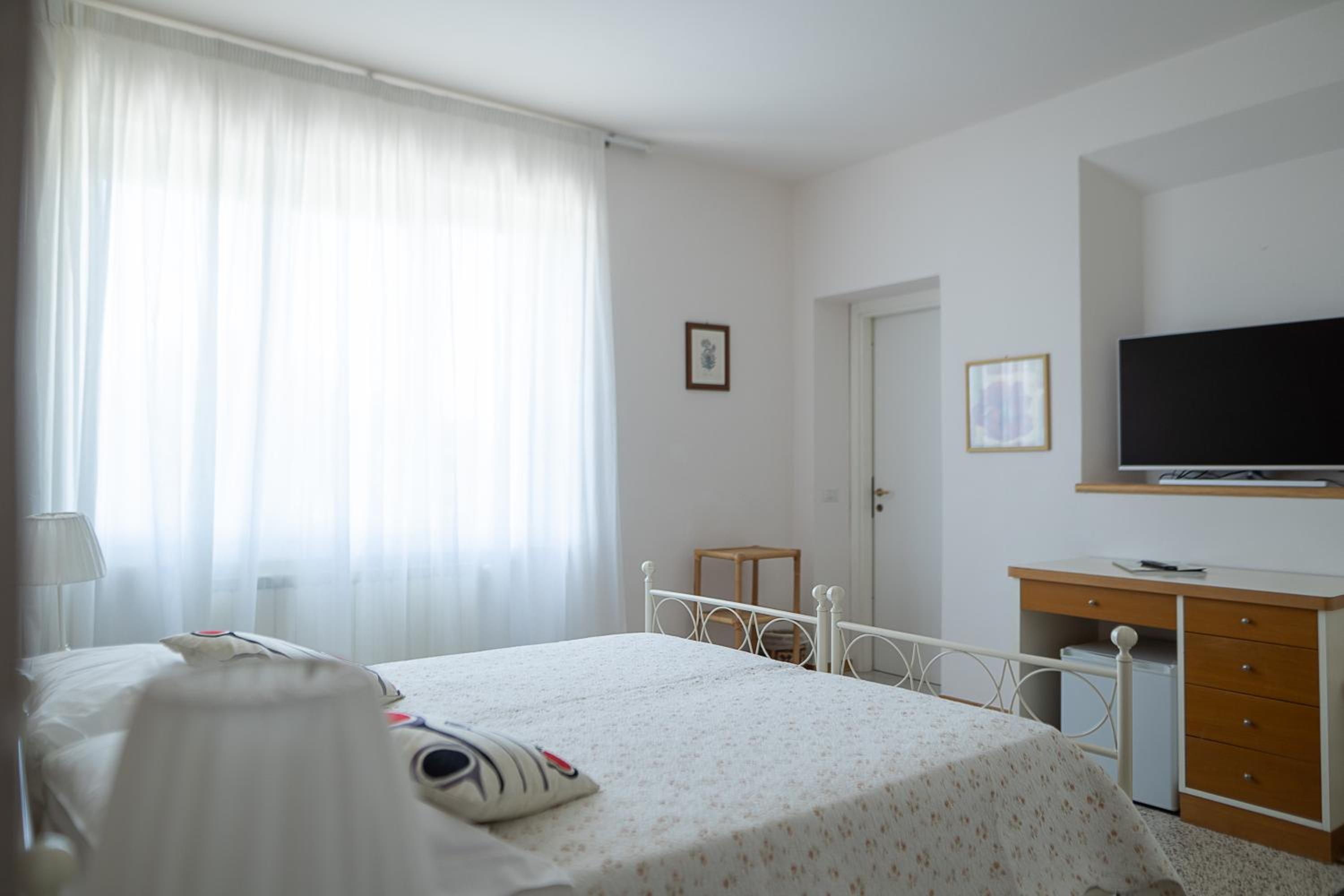 Double Room - Photo 2