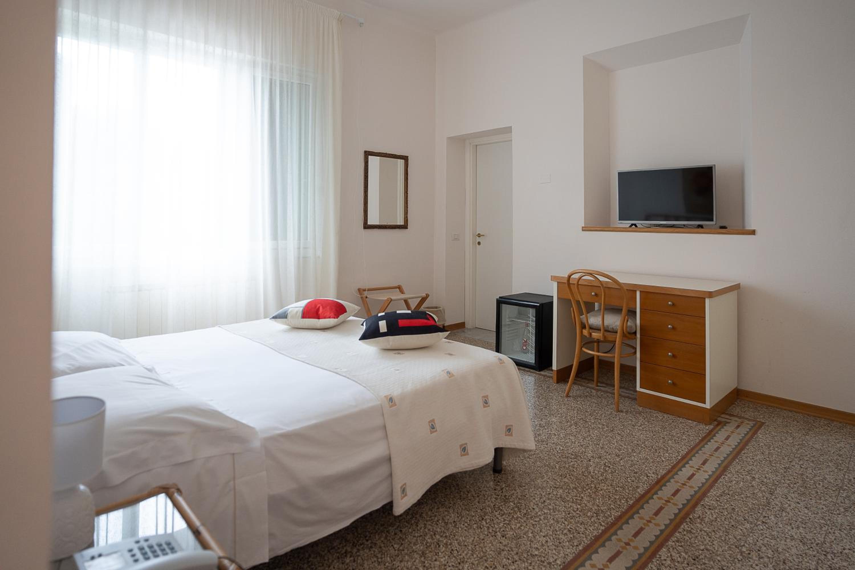 Double Room - Photo 9