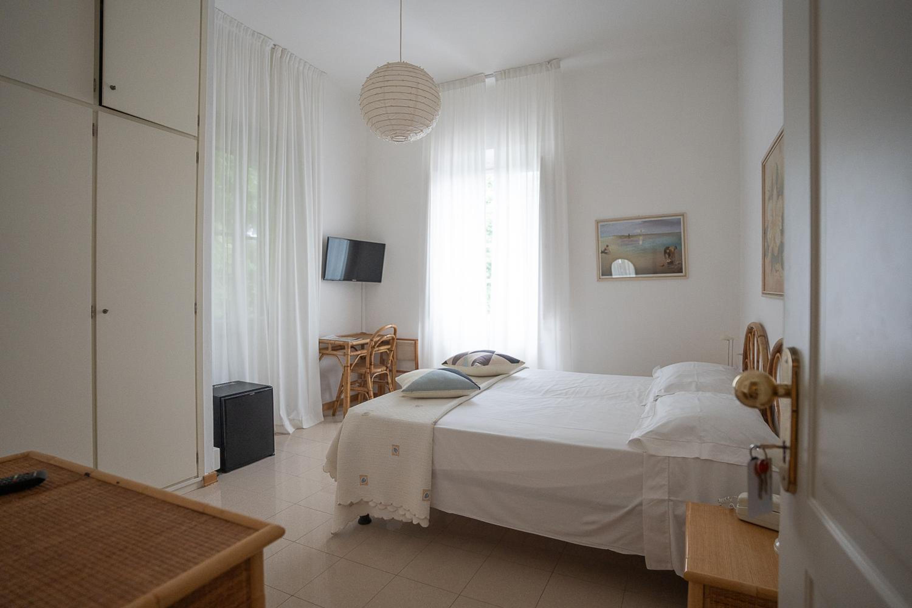 Double Room - Photo 11