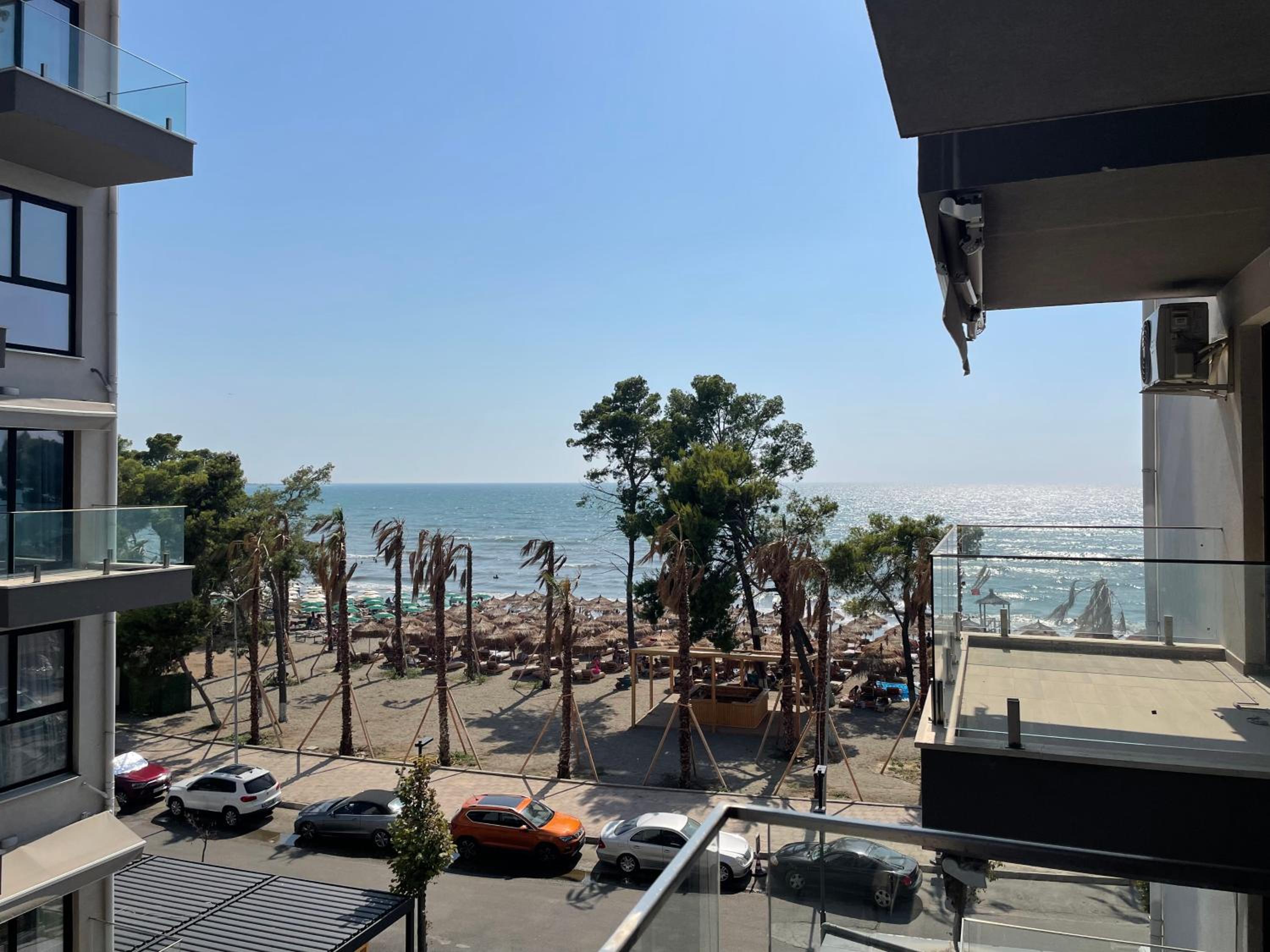 One-Bedroom Apartment with Balcony and Sea View photo 3