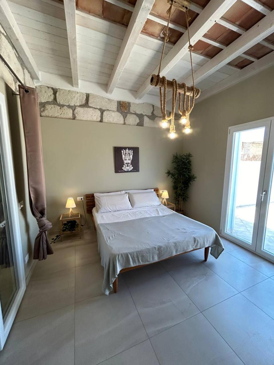 King Suite with Spa Bath - Photo 2