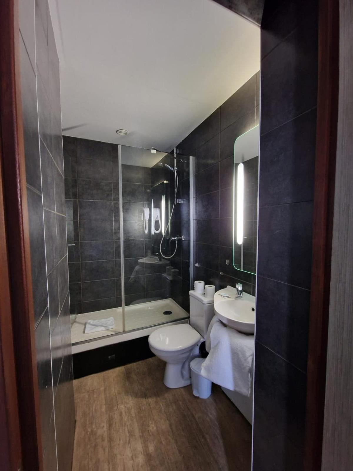 Double or Twin Room photo 3
