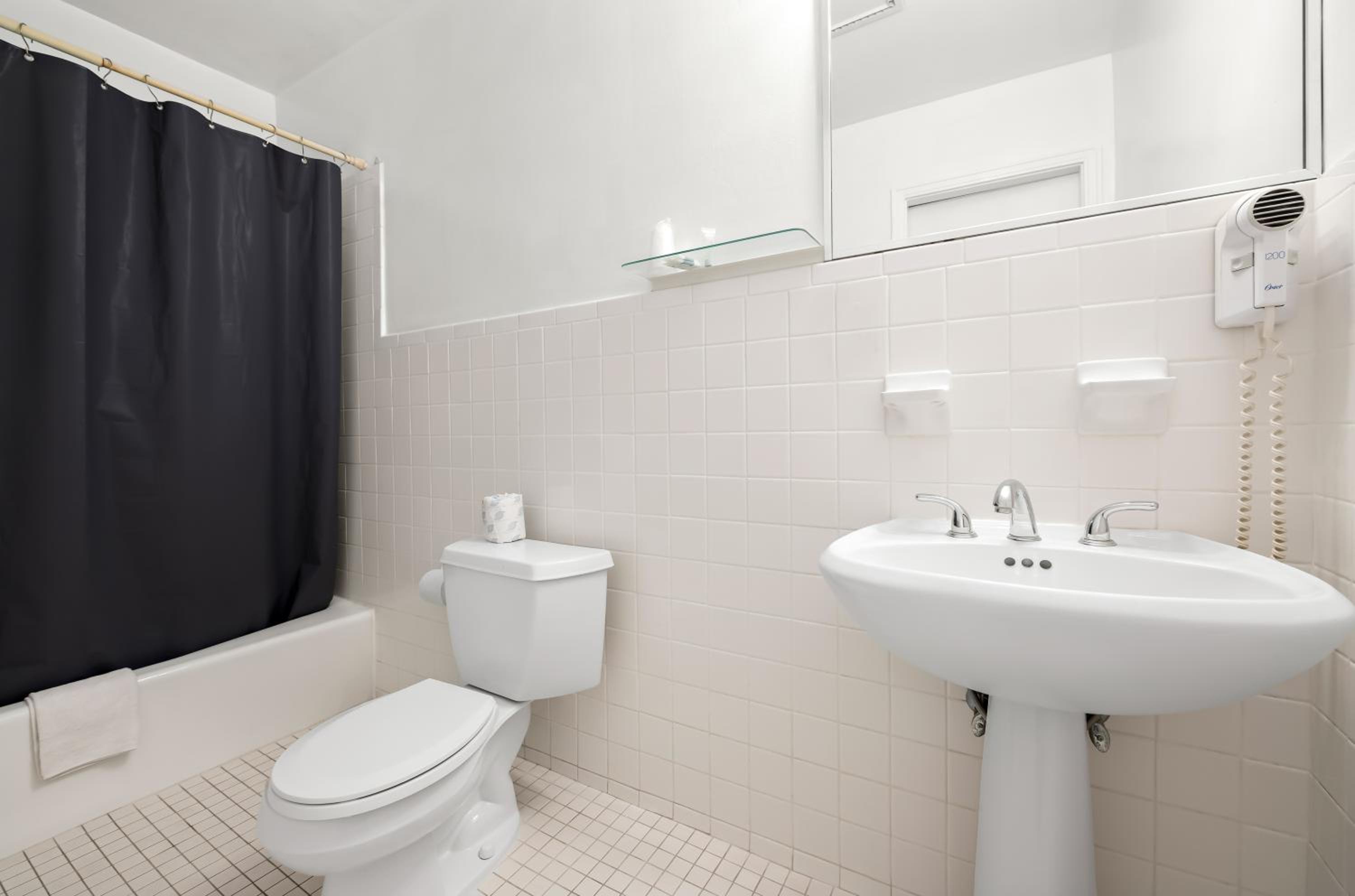 2 Double Beds Accessible Kitchenette Non Smoking - Photo 6