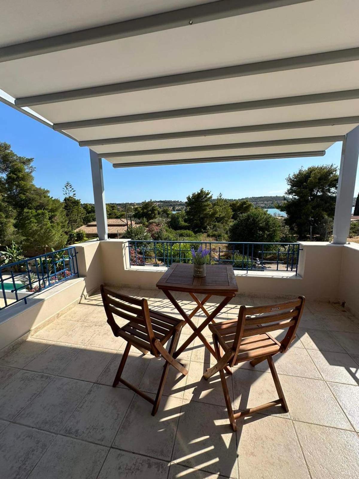 Two-Bedroom Apartment with Balcony and Sea View photo 2