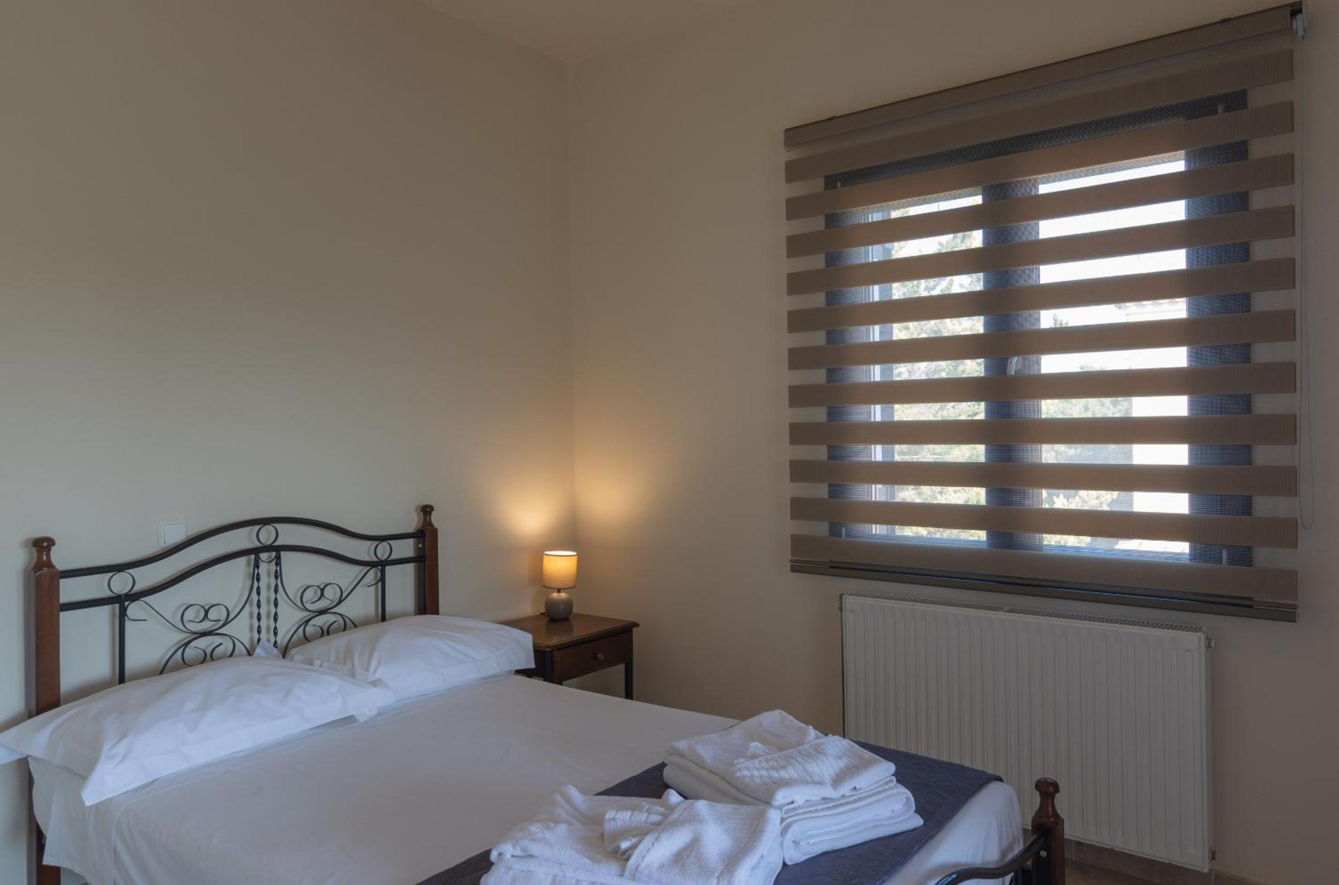 Two-Bedroom Apartment with Balcony and Sea View photo 3