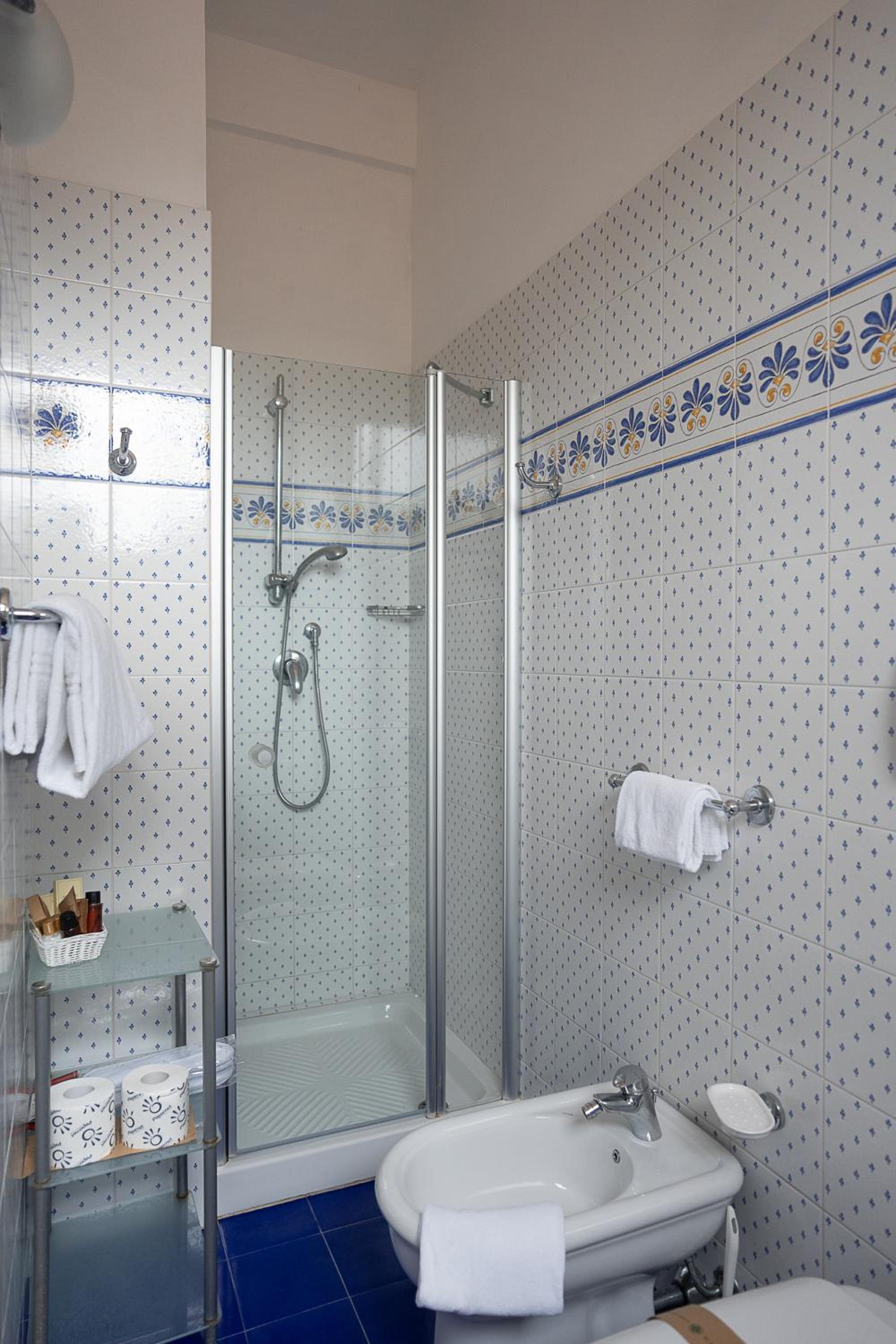 Superior Double Room - Photo 16