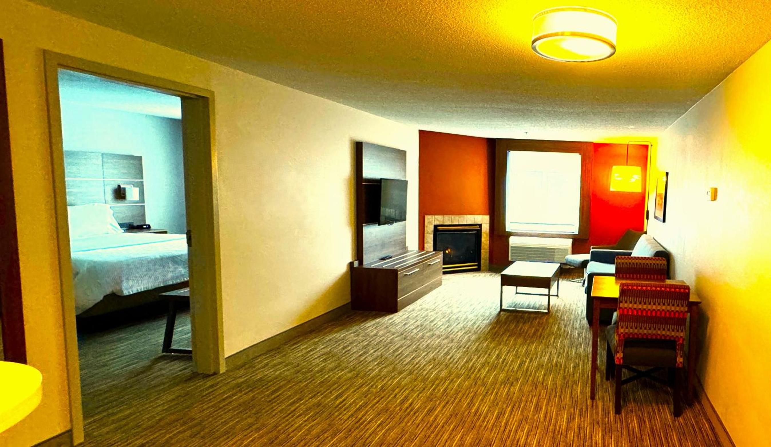 King Suite with Spa Bath - Non-Smoking photo 1