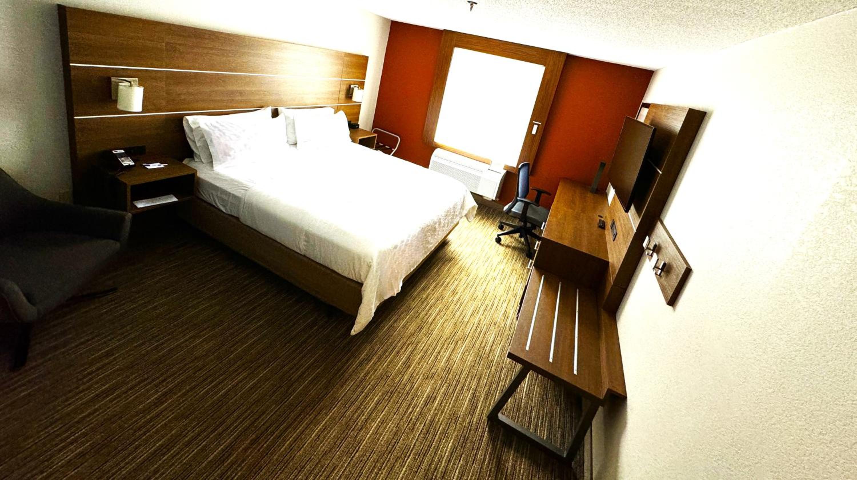 King Room - Mobility Access/Hearing Accessible - Photo 1