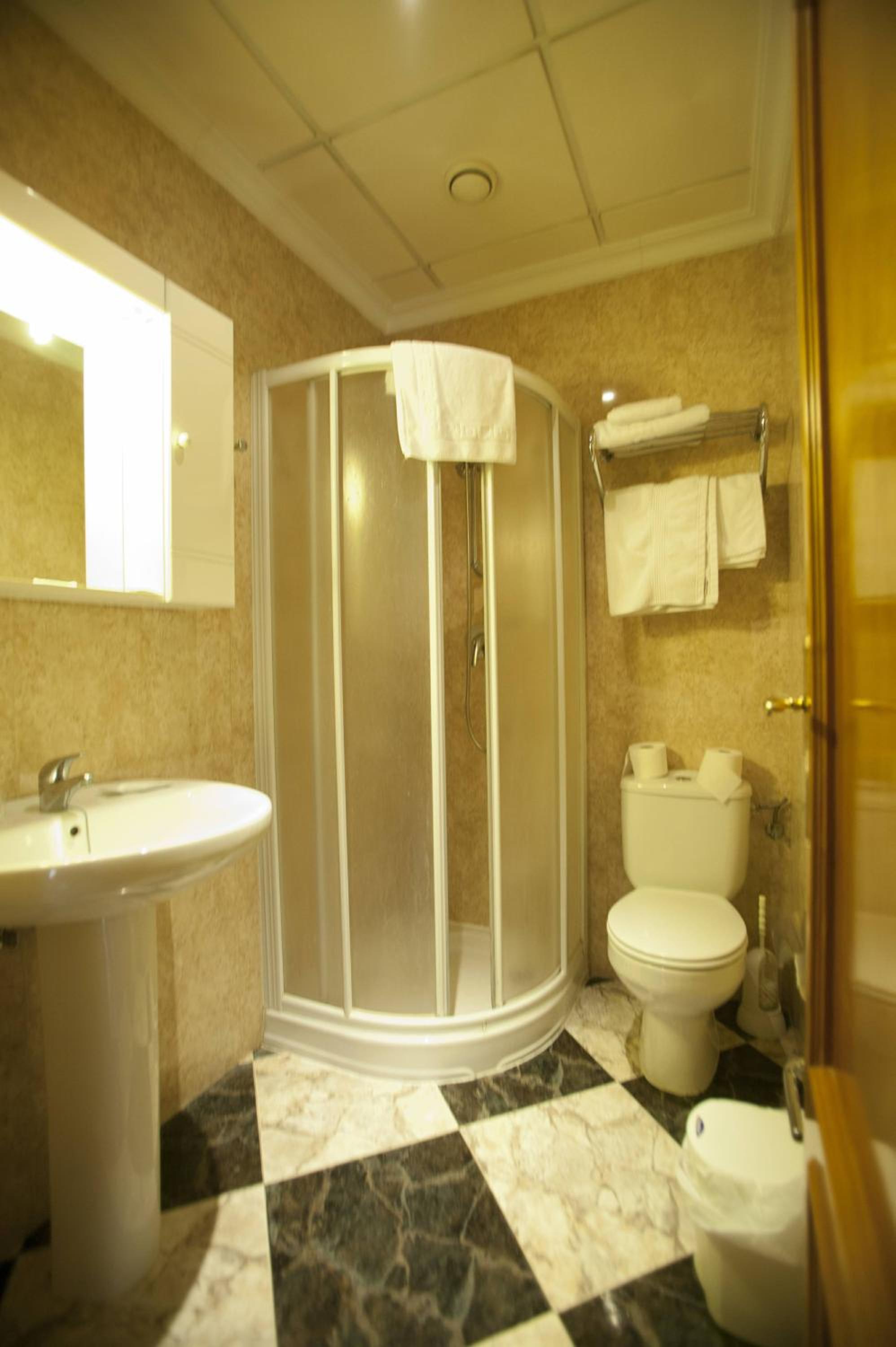 Double or Twin Room - Photo 2