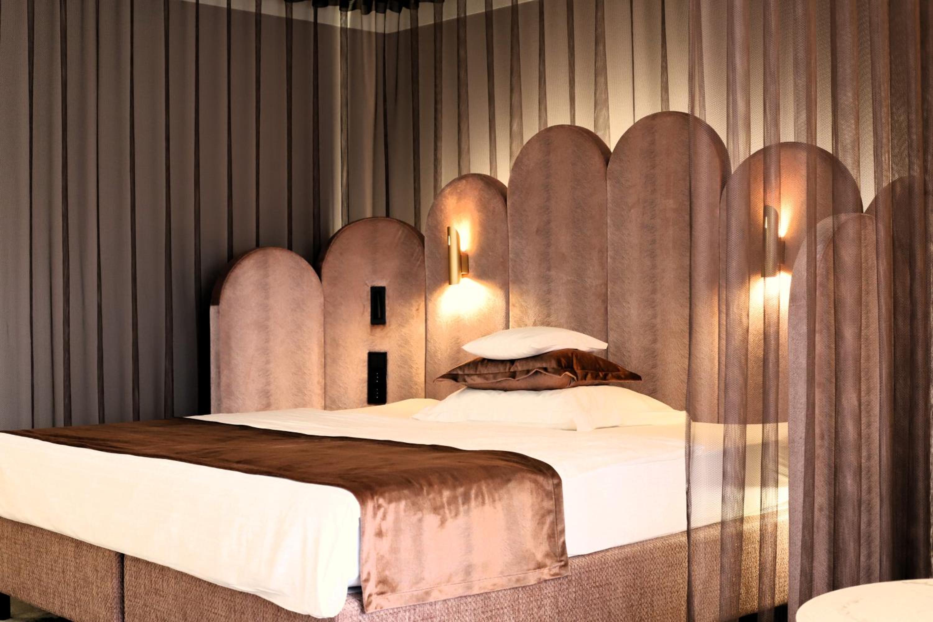 Deluxe King Room photo 3