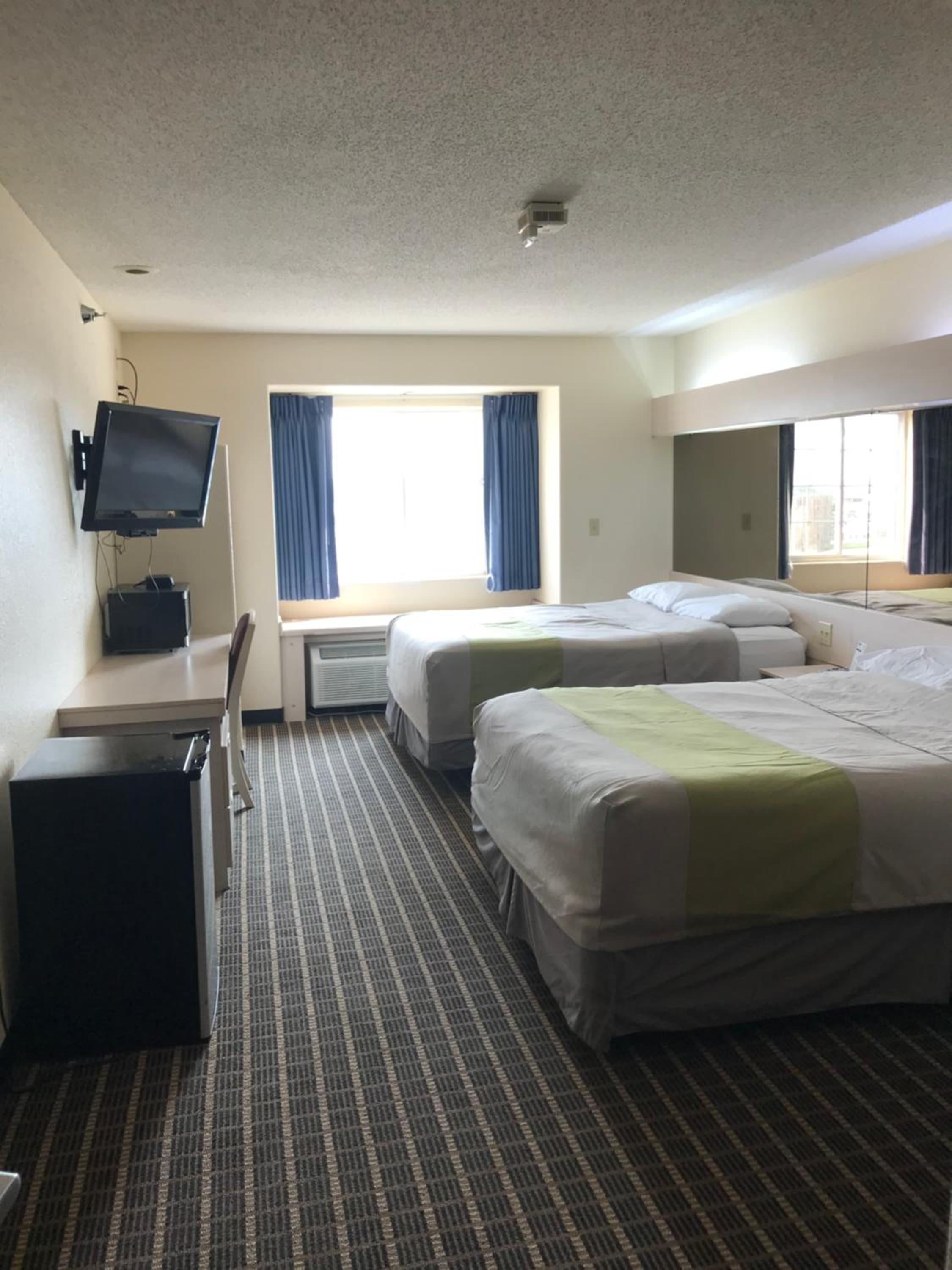 Standard Queen Room with Two Queen Beds photo 1