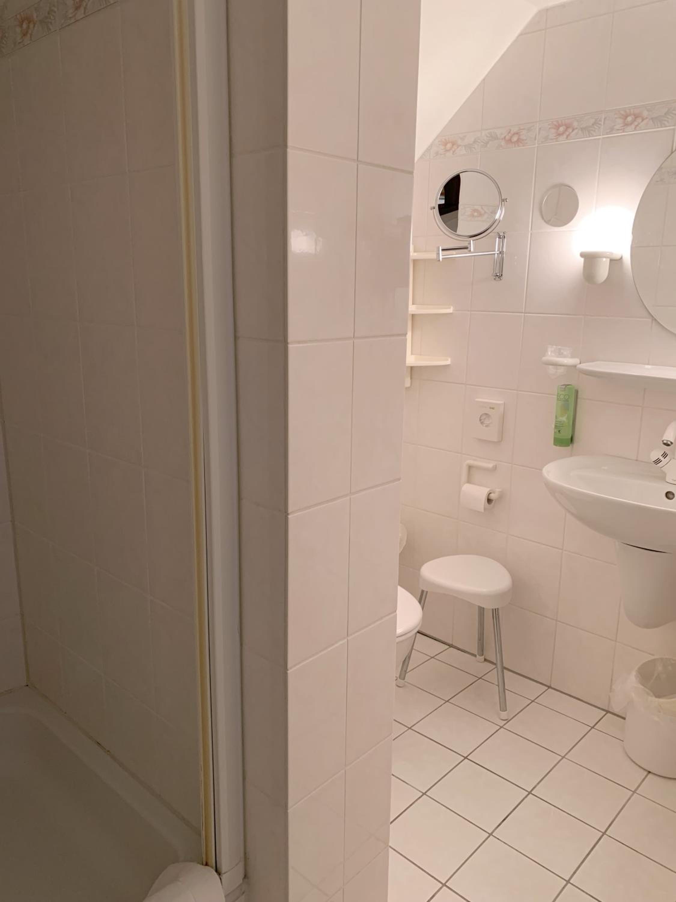 Small Single Room photo 3