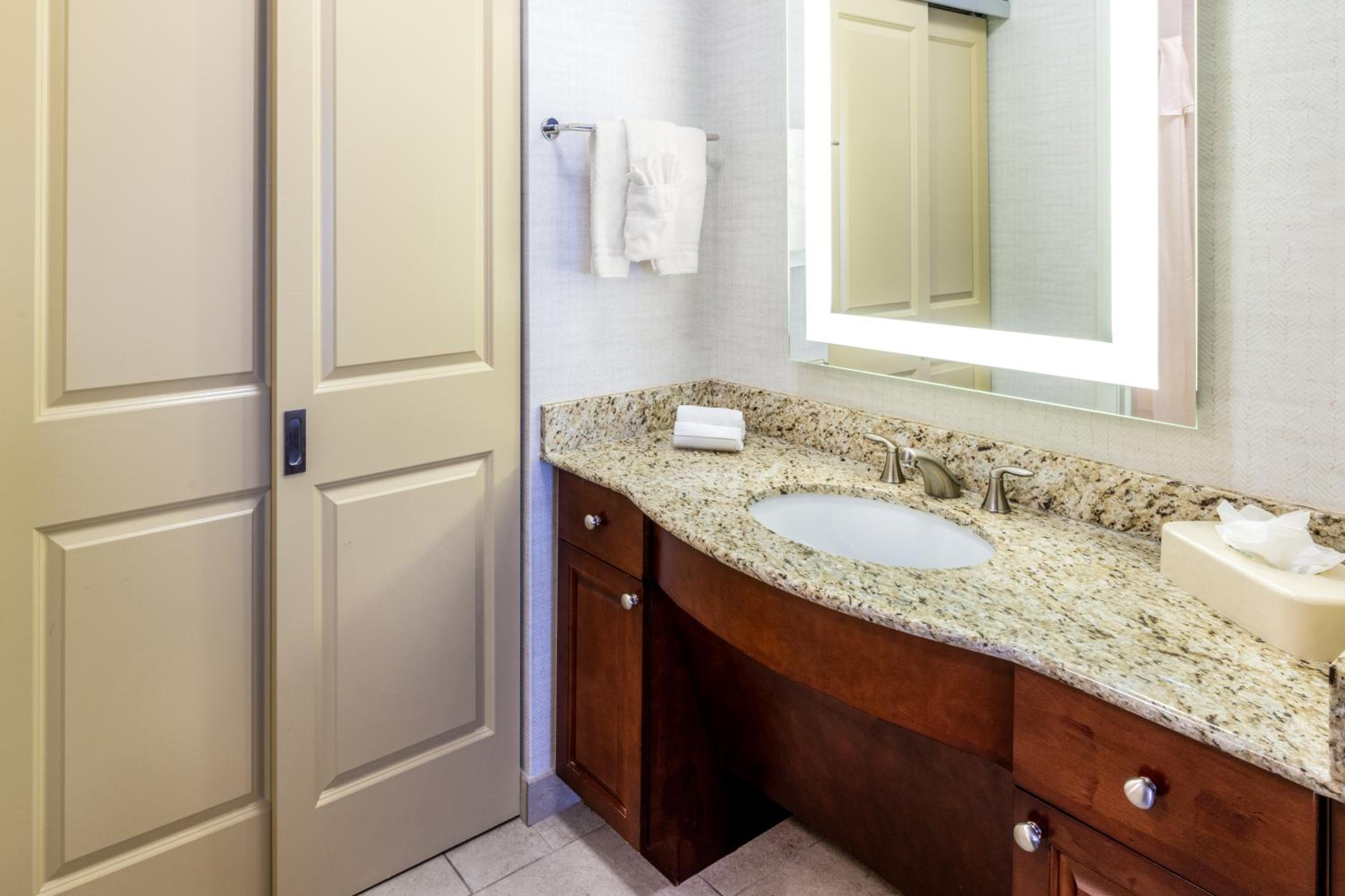 One-Bedroom King Suite - Non-Smoking - Photo 4