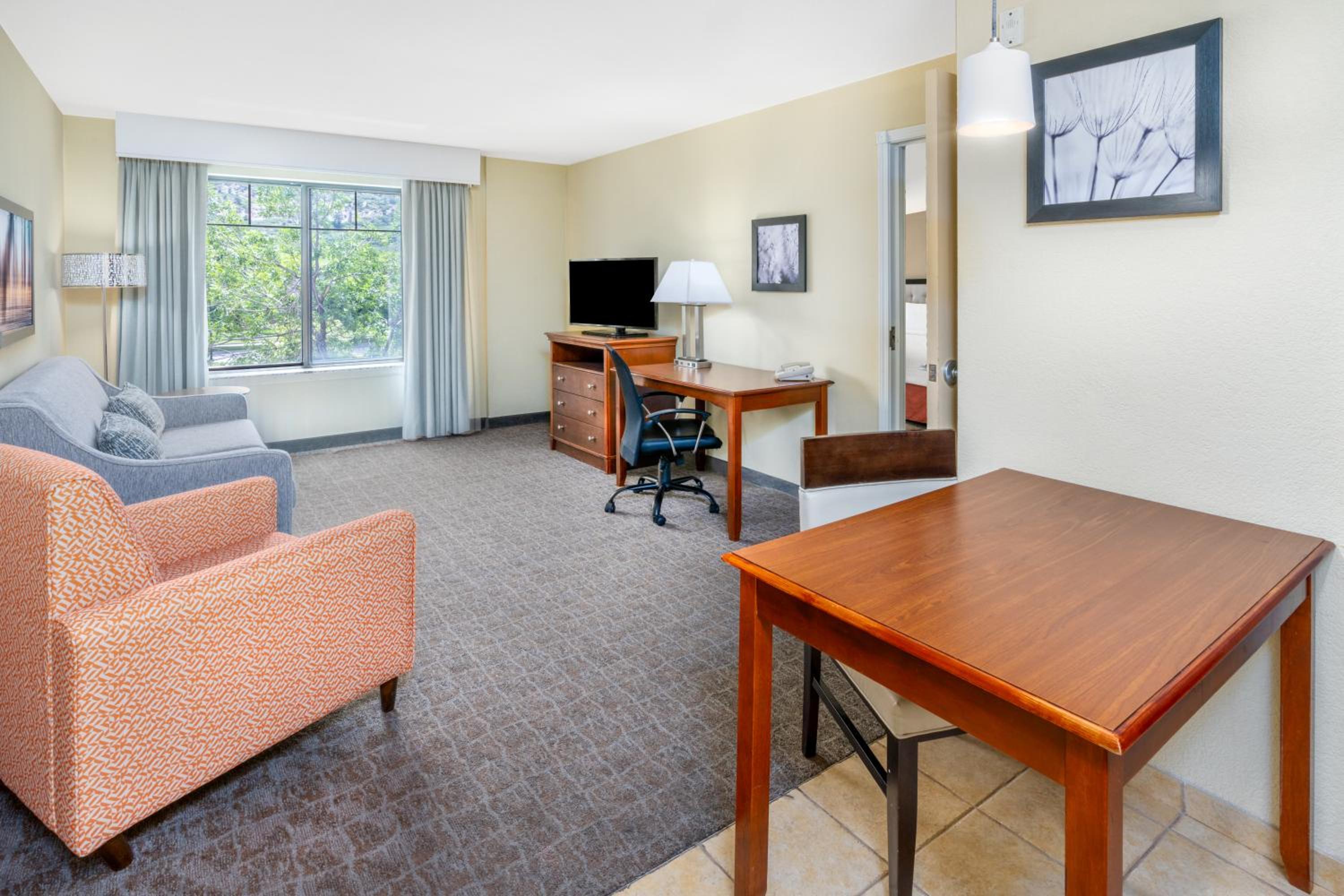 One-Bedroom King Suite - Non-Smoking - Photo 7