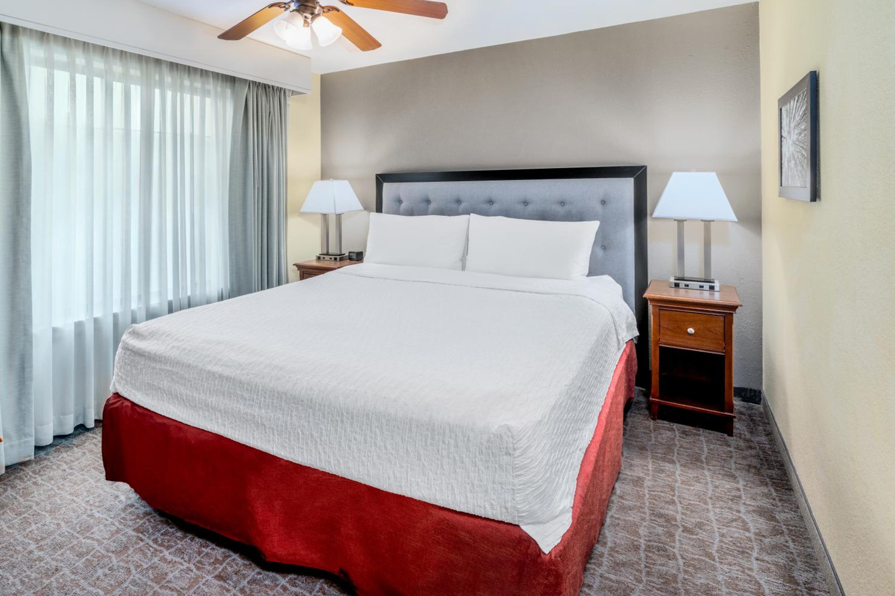 One-Bedroom King Suite - Non-Smoking - Photo 2