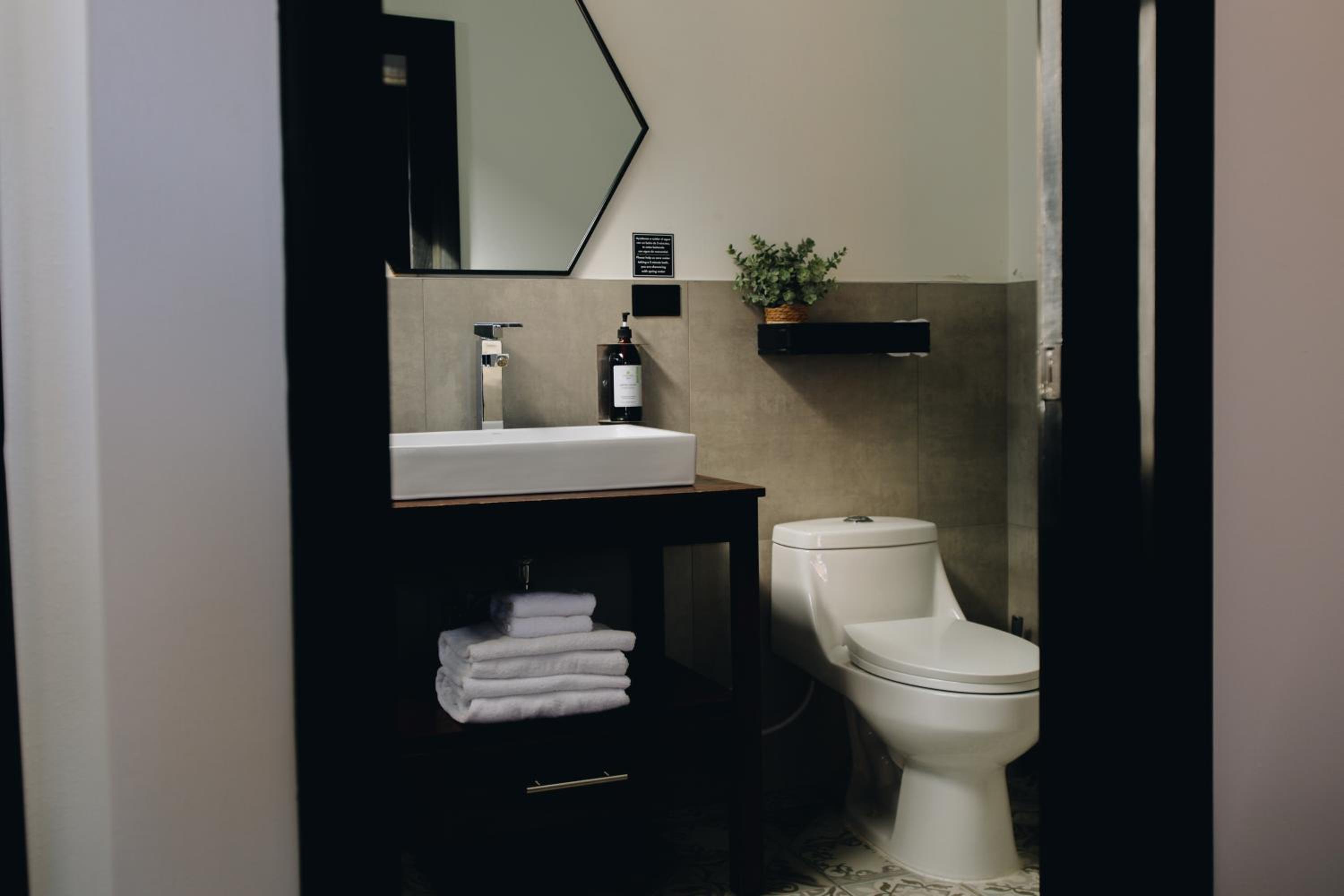 Two-Bedroom House - Photo 16