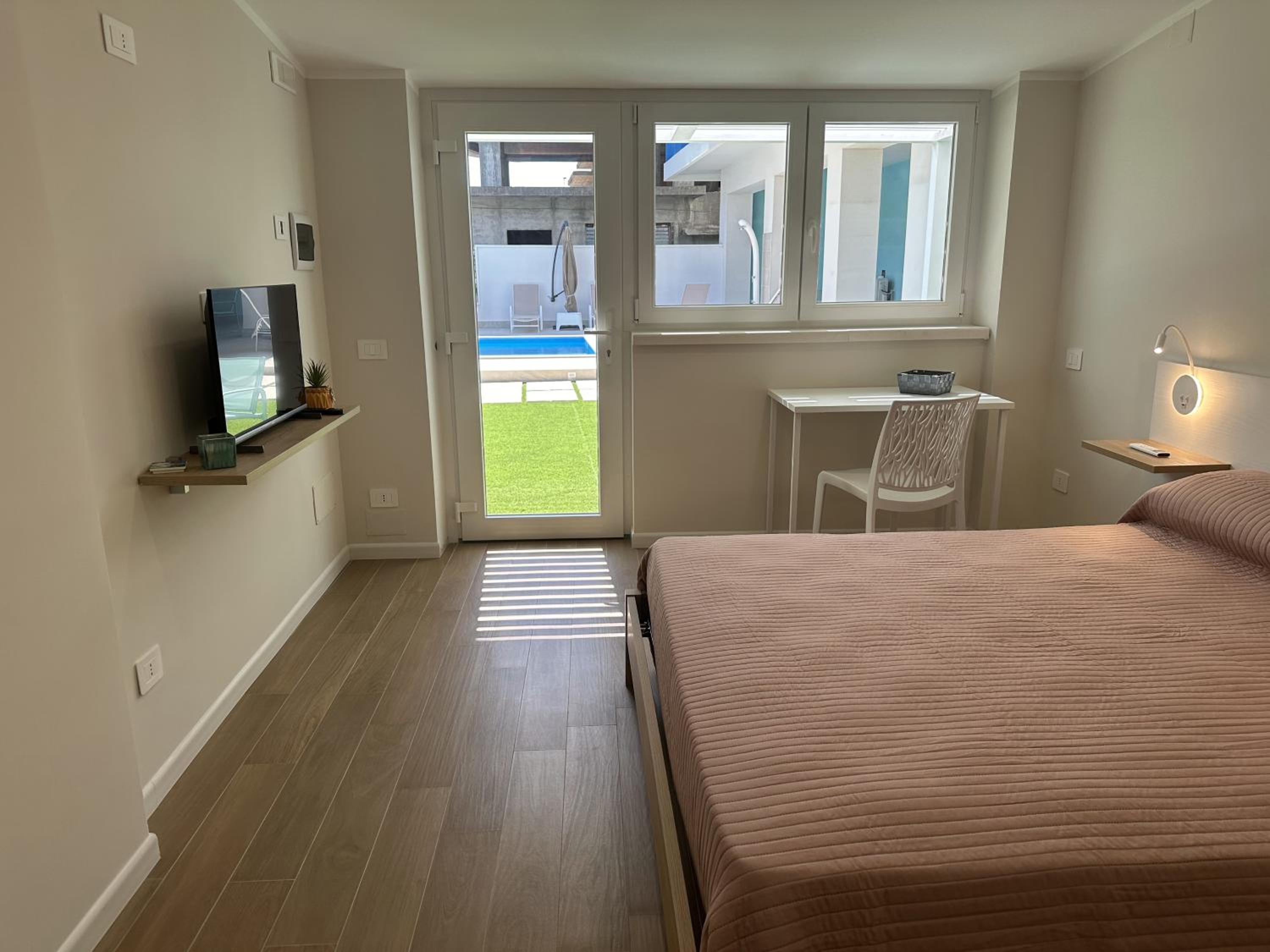 Large Double Room photo 2