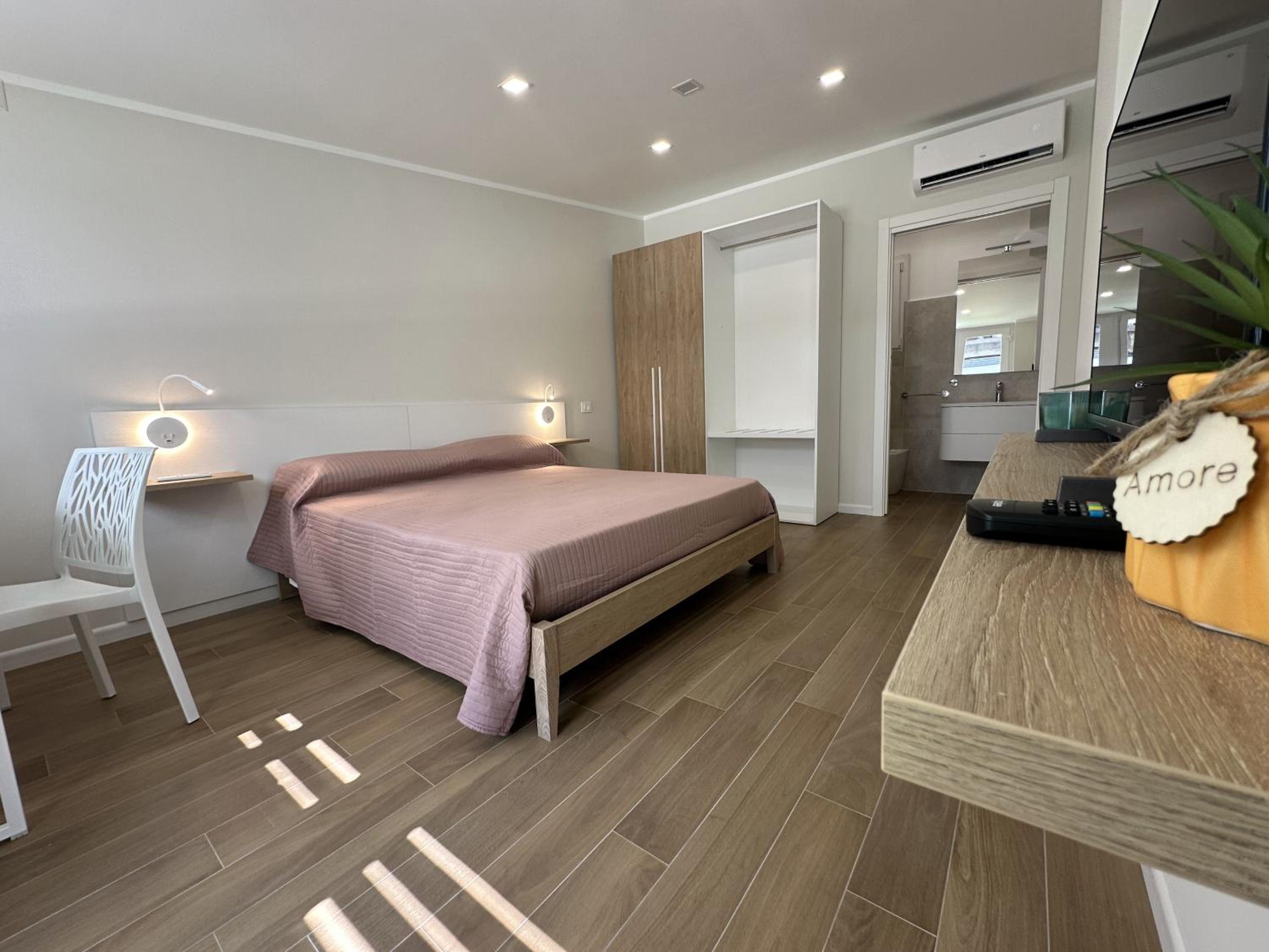 Large Double Room photo 1