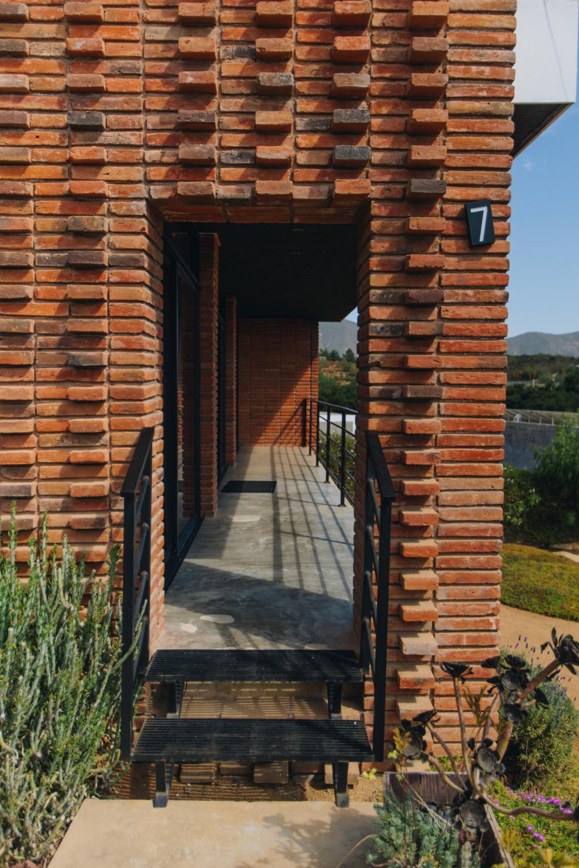 Two-Bedroom House - Photo 2
