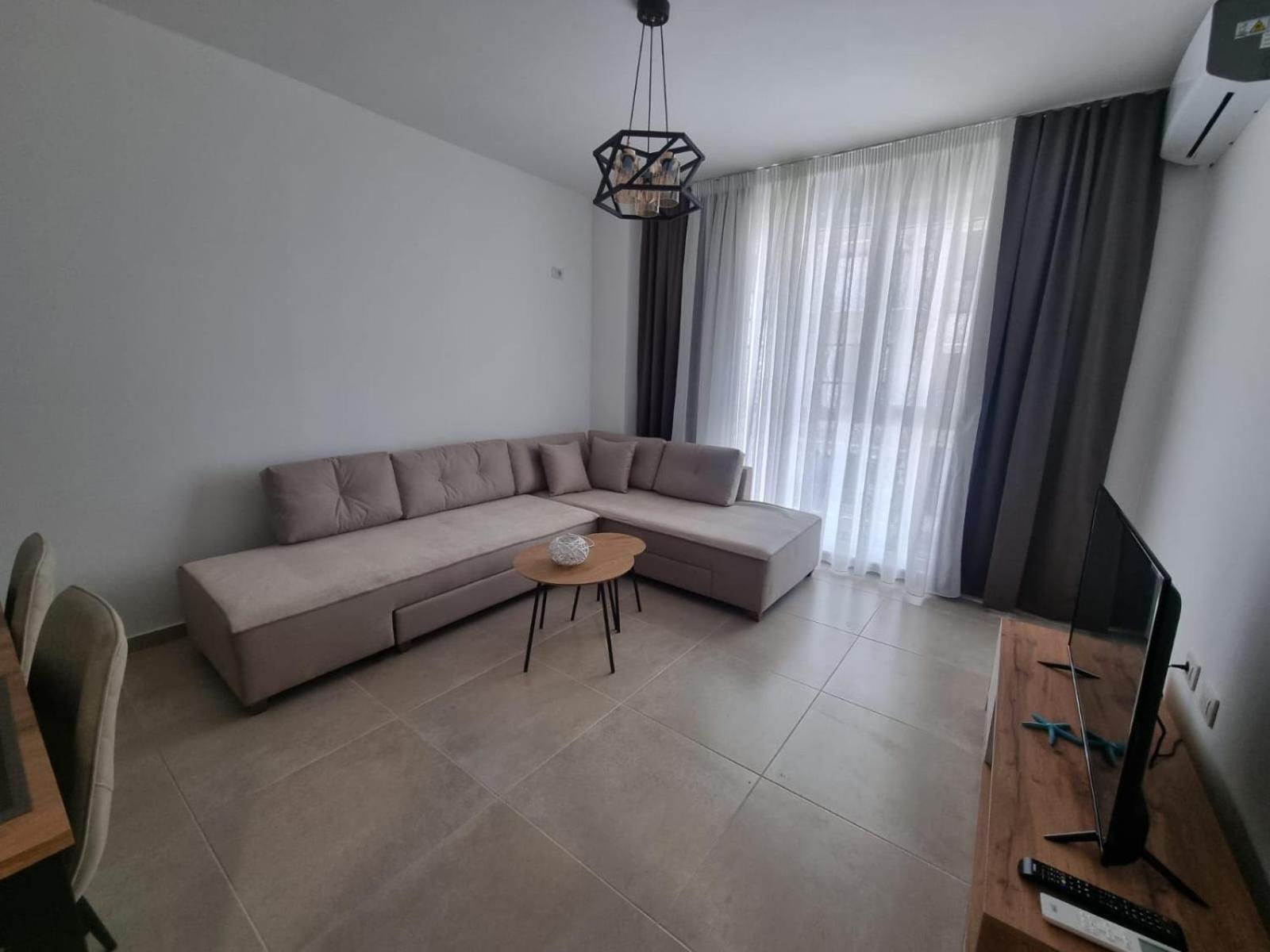One-Bedroom Apartment with Balcony and Sea View photo 2