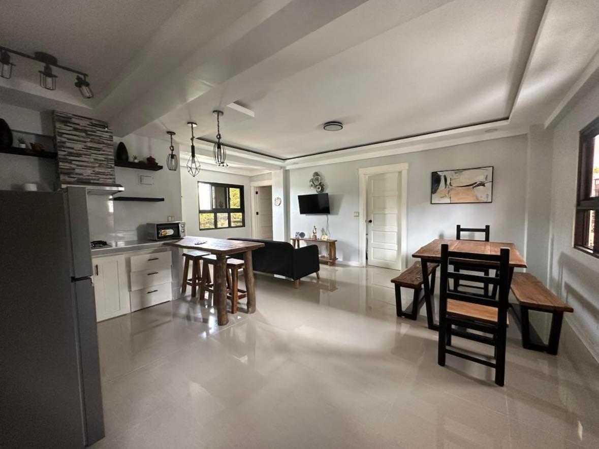 Two-Bedroom Deluxe Apartment - Photo 2