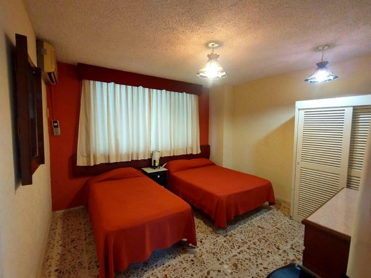 Superior Family Room photo 2