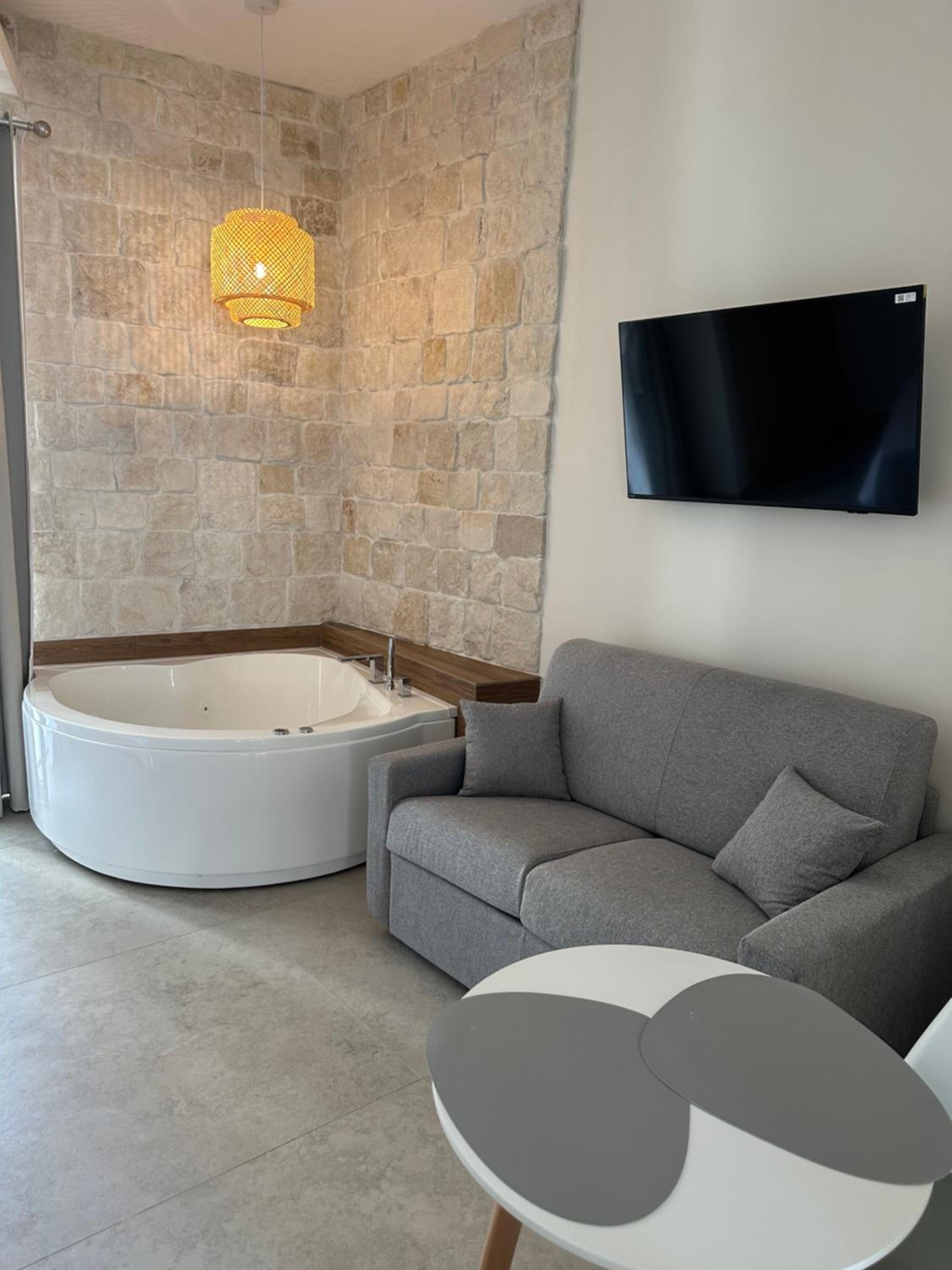Double Room with Spa Bath photo 1