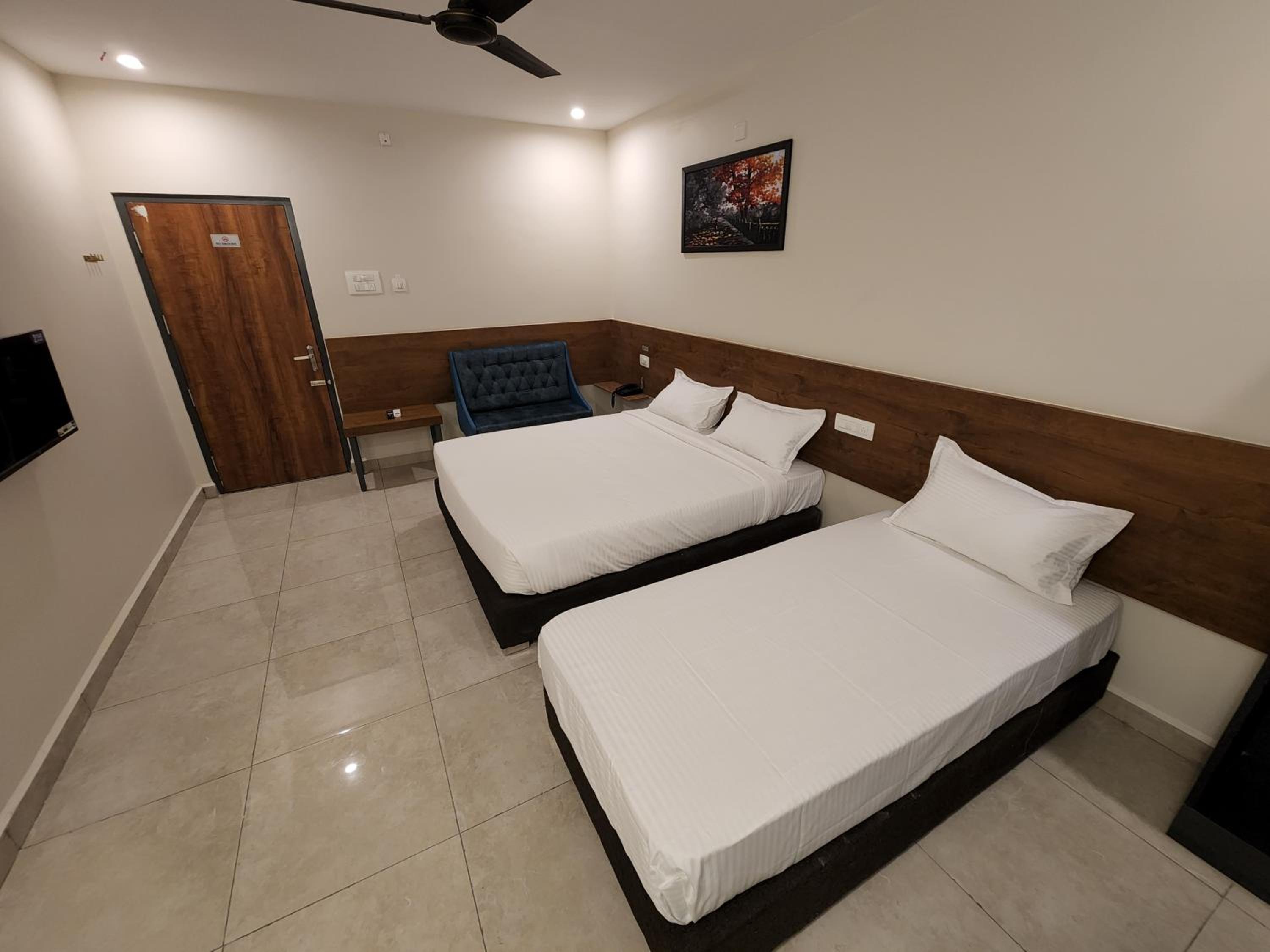 Deluxe Triple Room - Photo 2