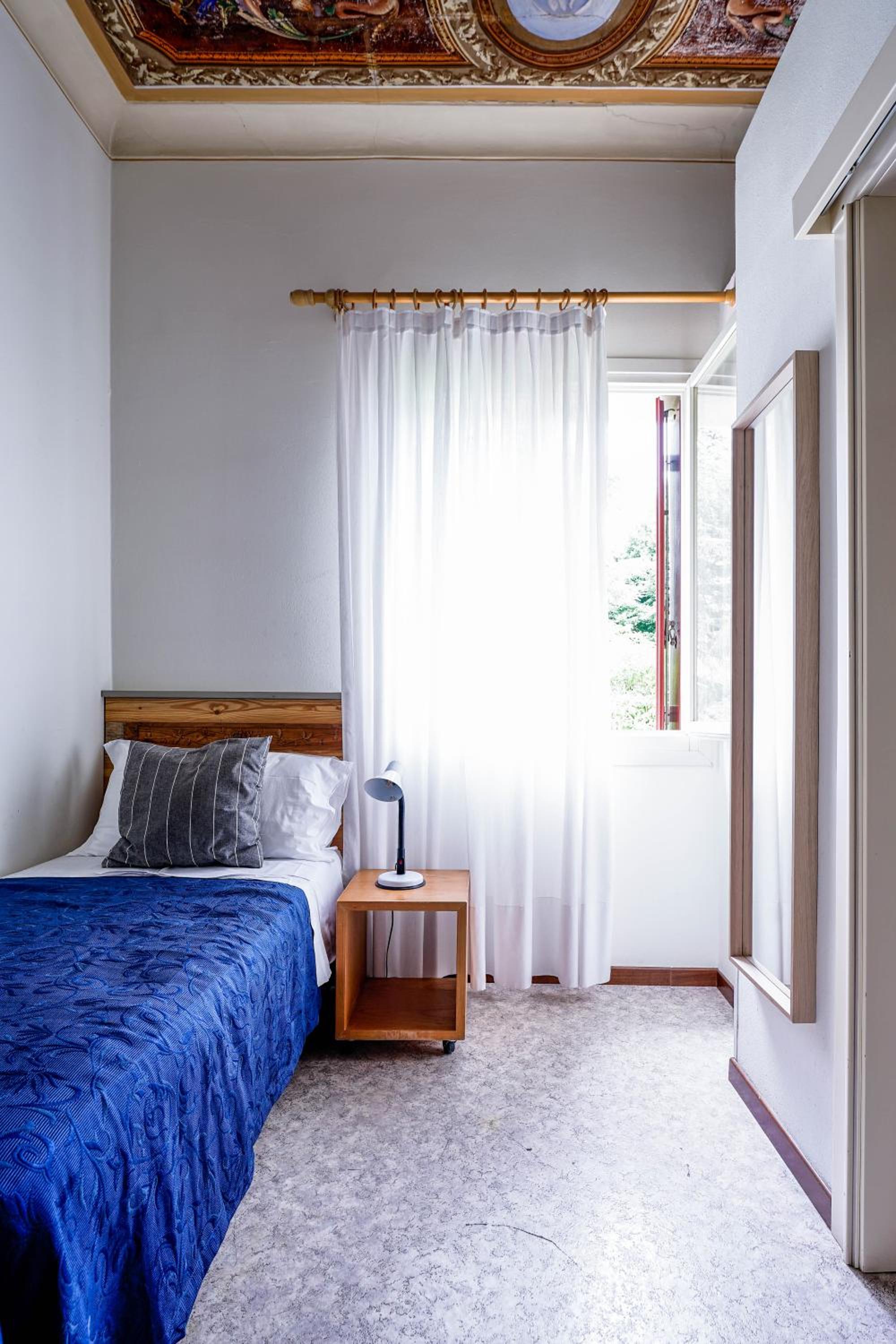 Twin Room with Private Bathroom photo 2