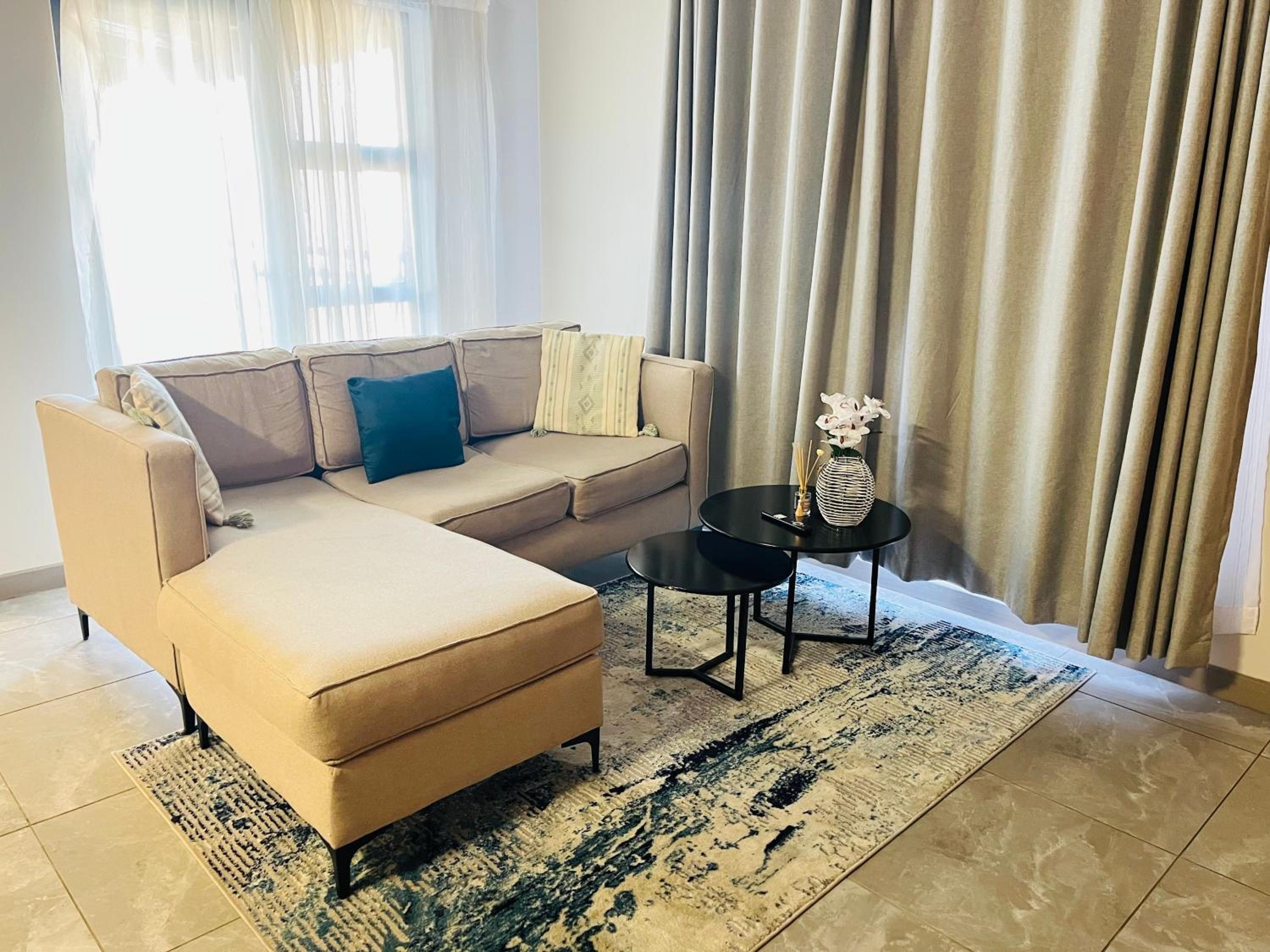 One-Bedroom Apartment photo 1