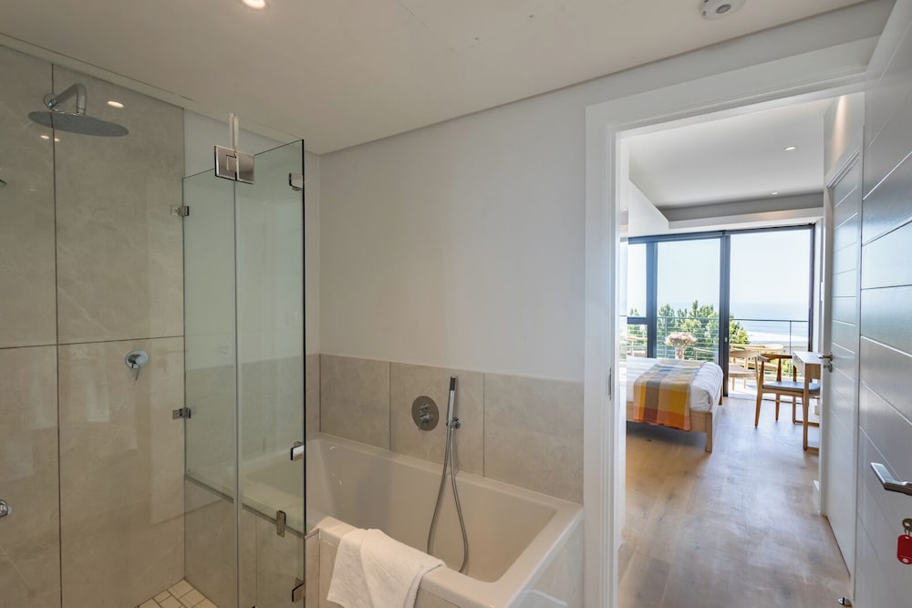 Apartment, 3 Bedrooms - Photo 4