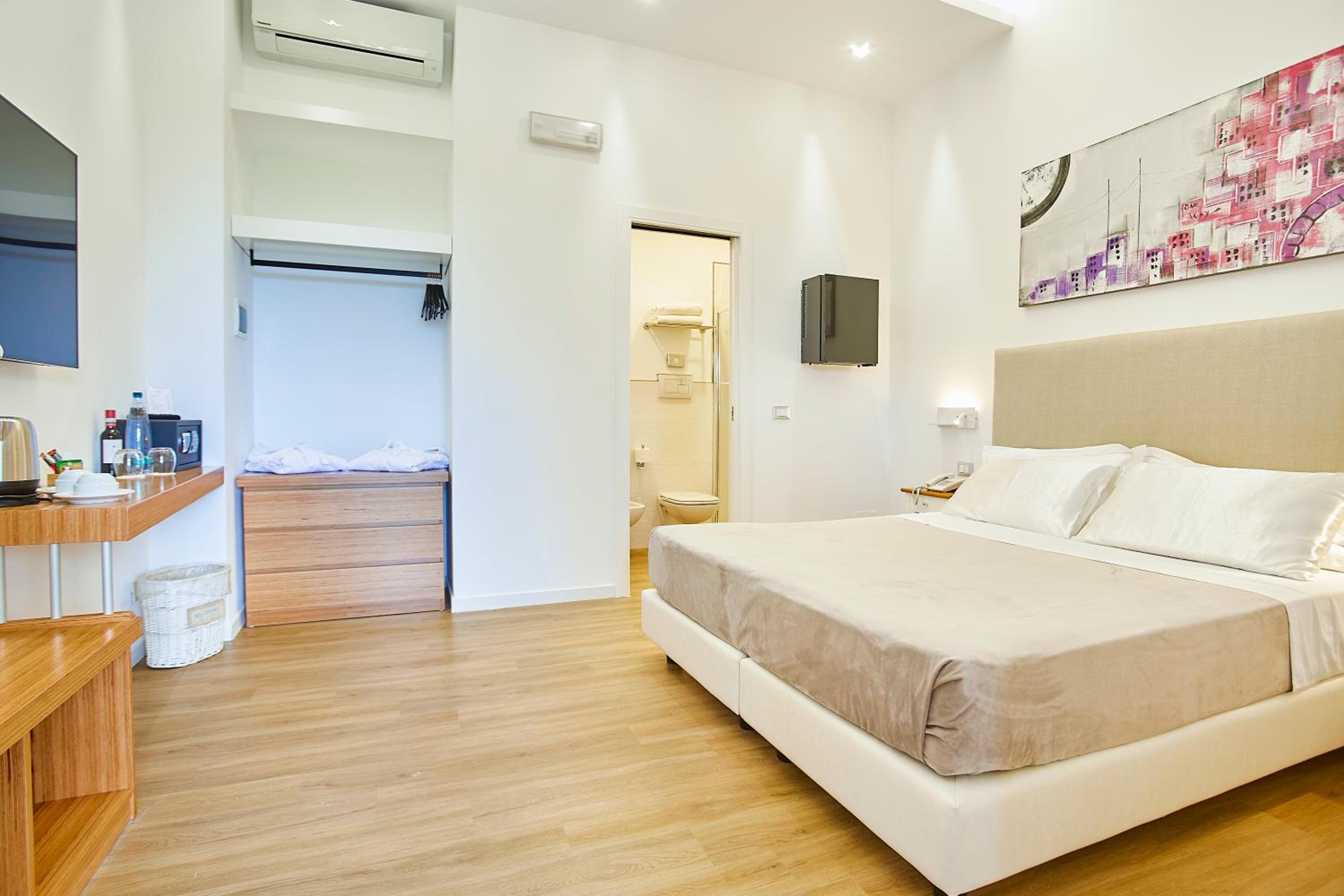 Standard Double Room photo 2