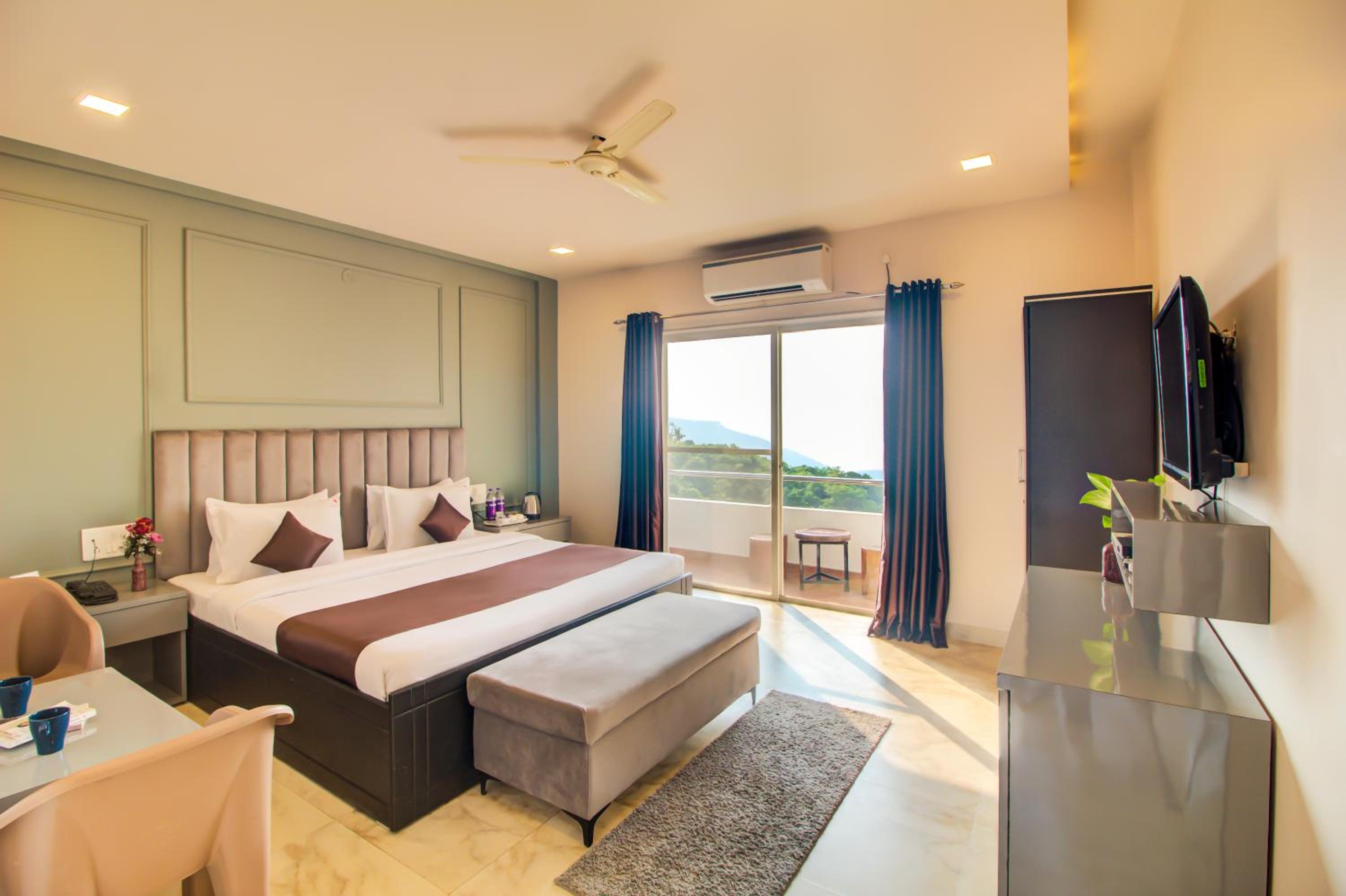 Double Room with Mountain View - Photo 1