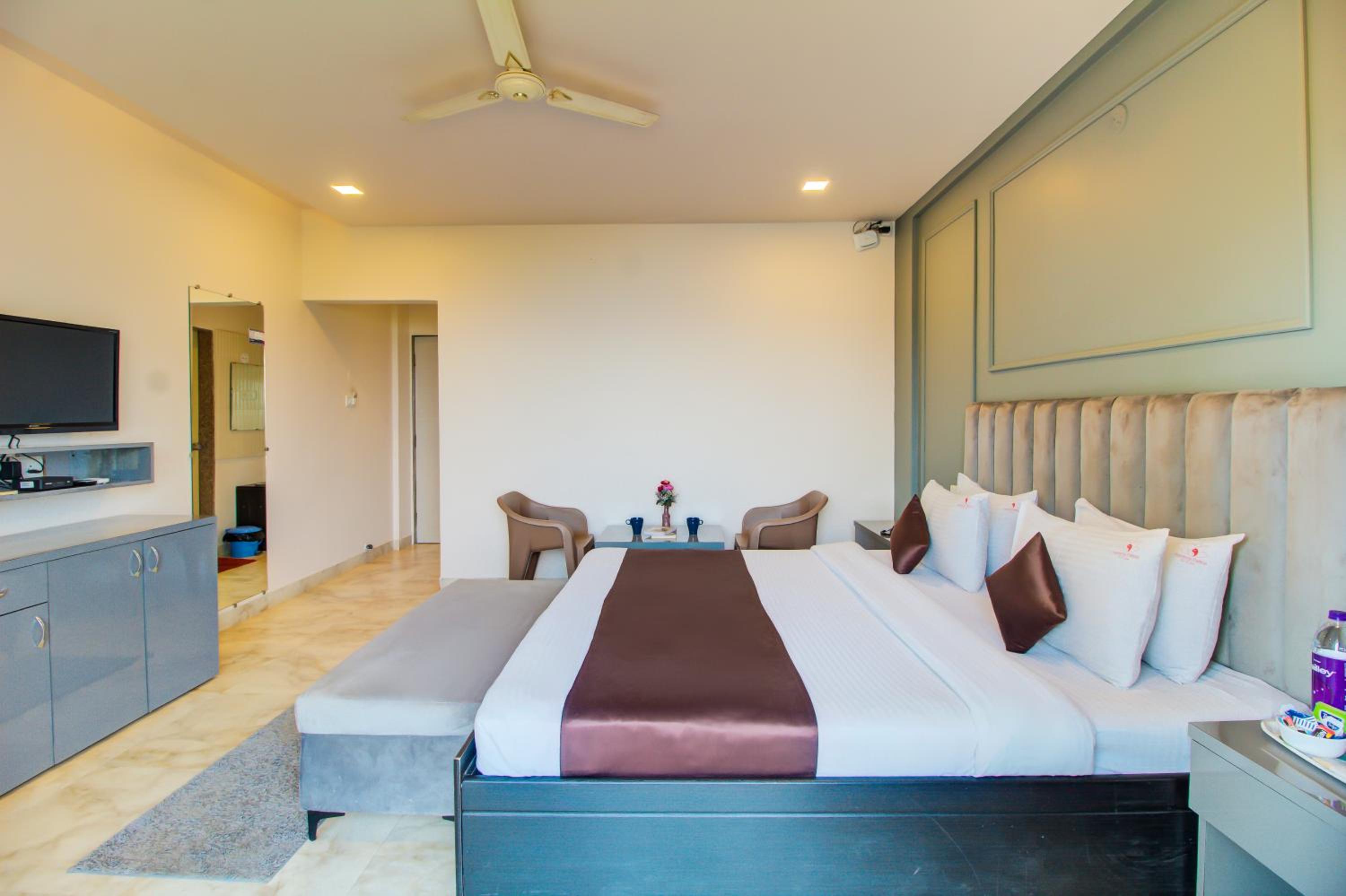 Double Room with Mountain View - Photo 2