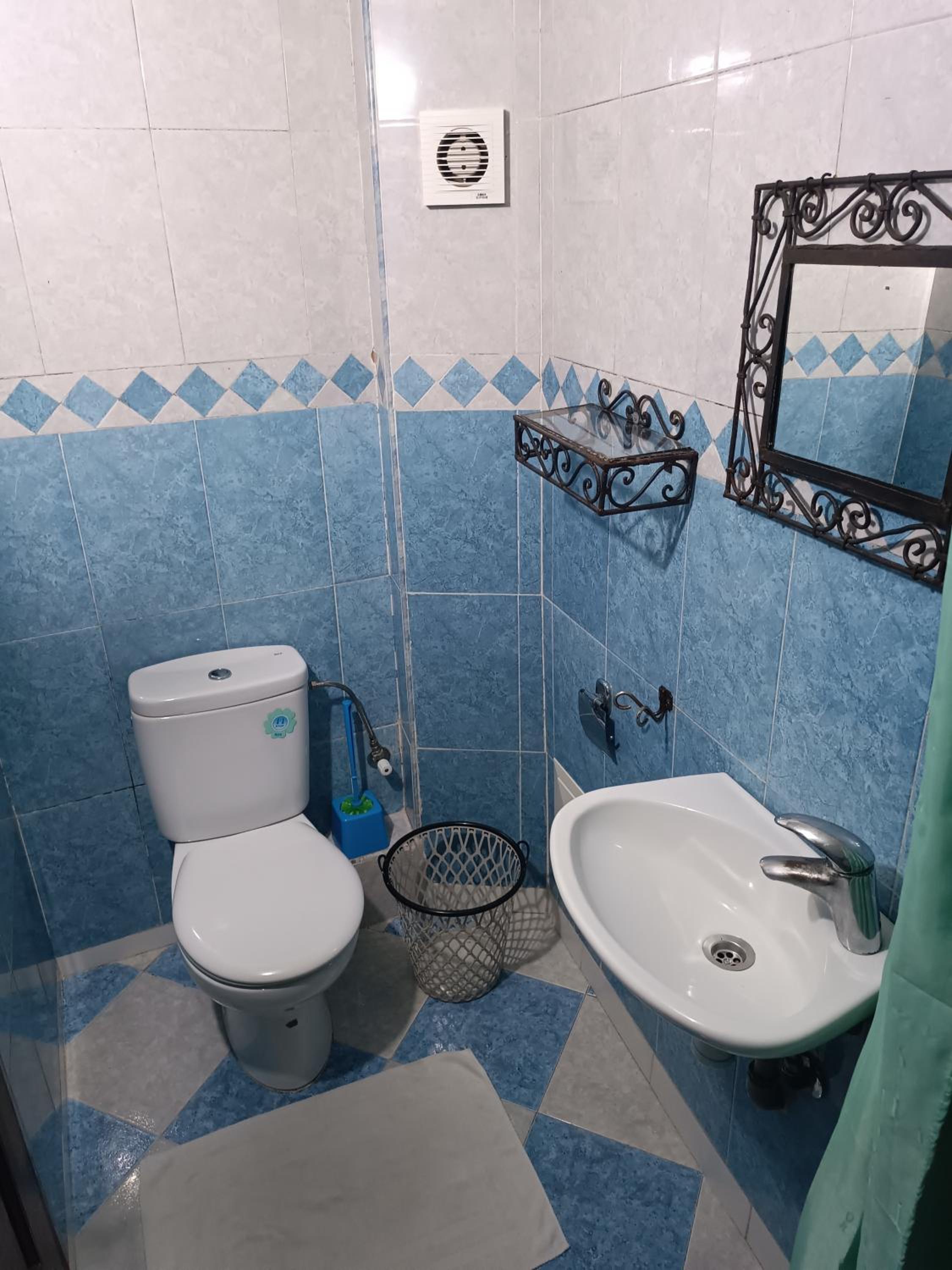 Double Room with Private Bathroom - Photo 9