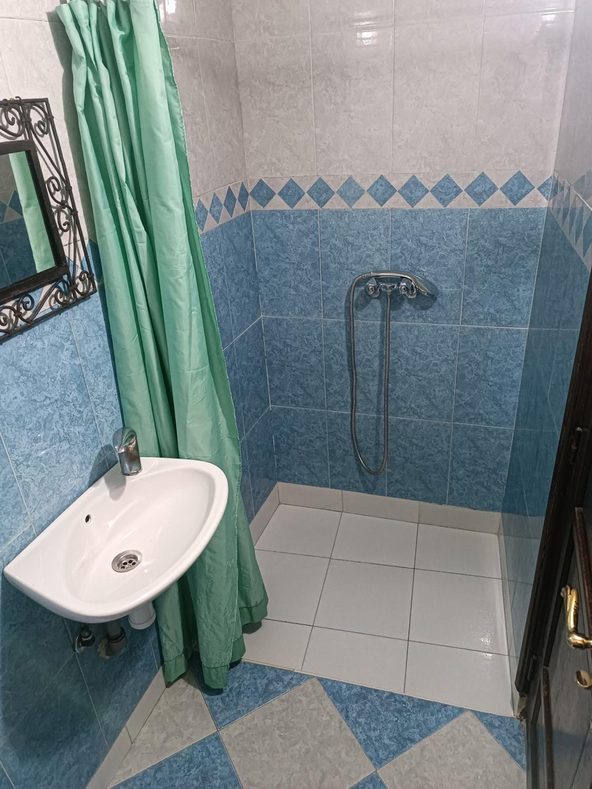 Double Room with Private Bathroom - Photo 2