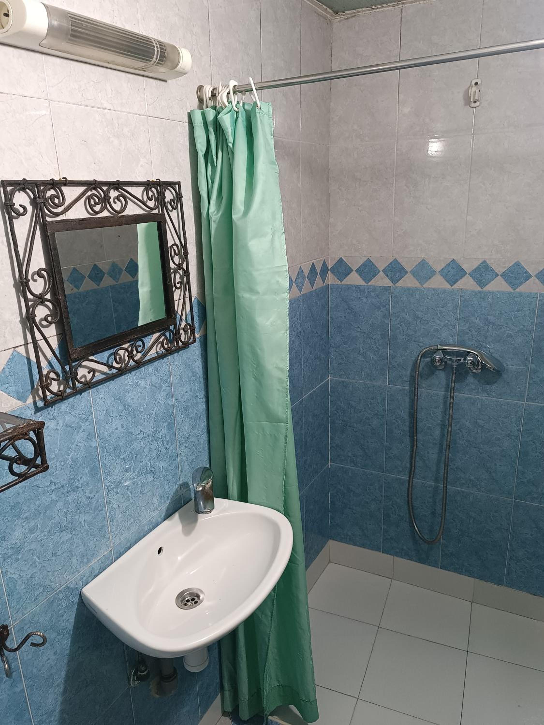 Double Room with Private Bathroom - Photo 4