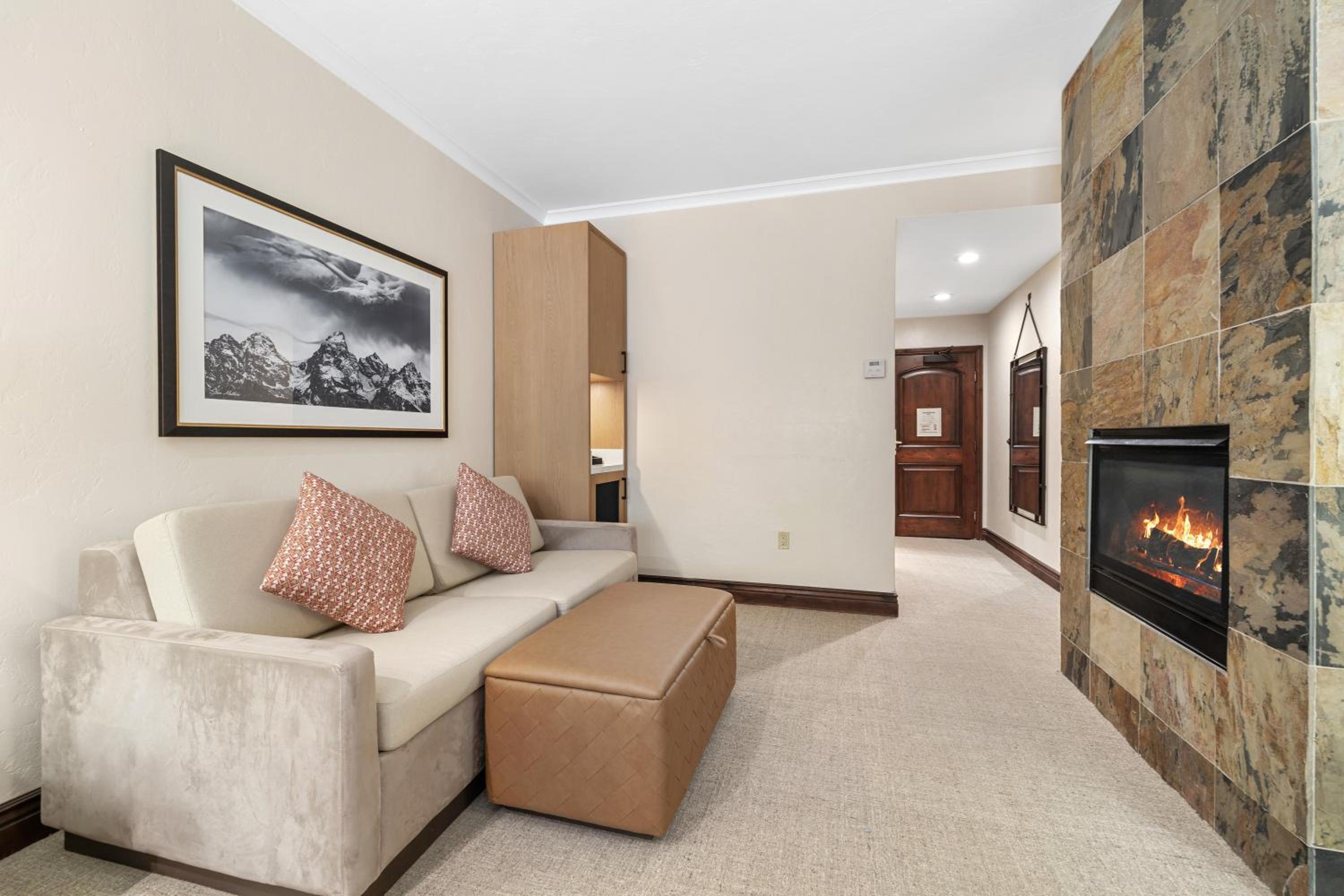 Deluxe King Room - Photo 4