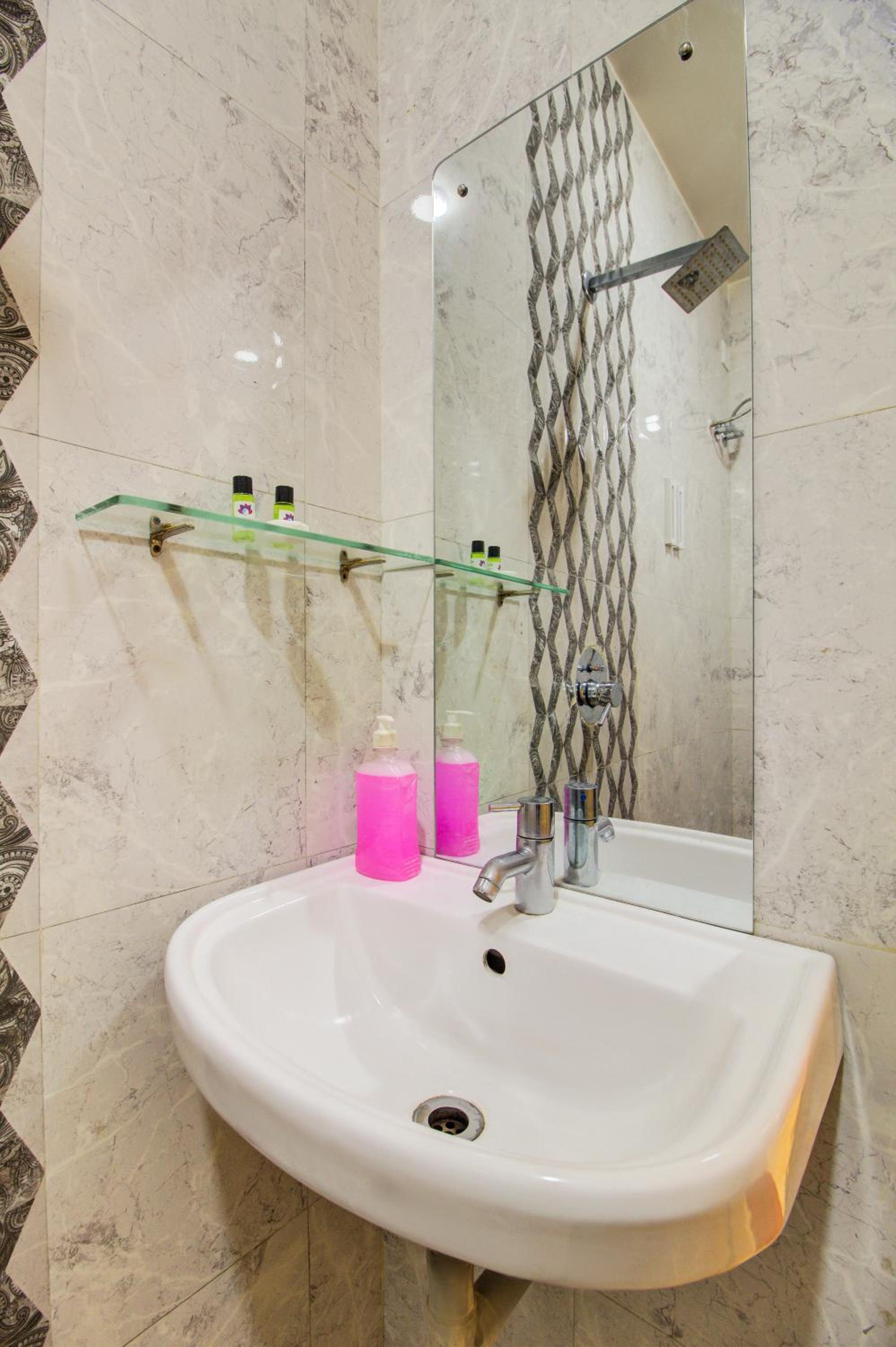 Deluxe Double Room with Balcony - Photo 6