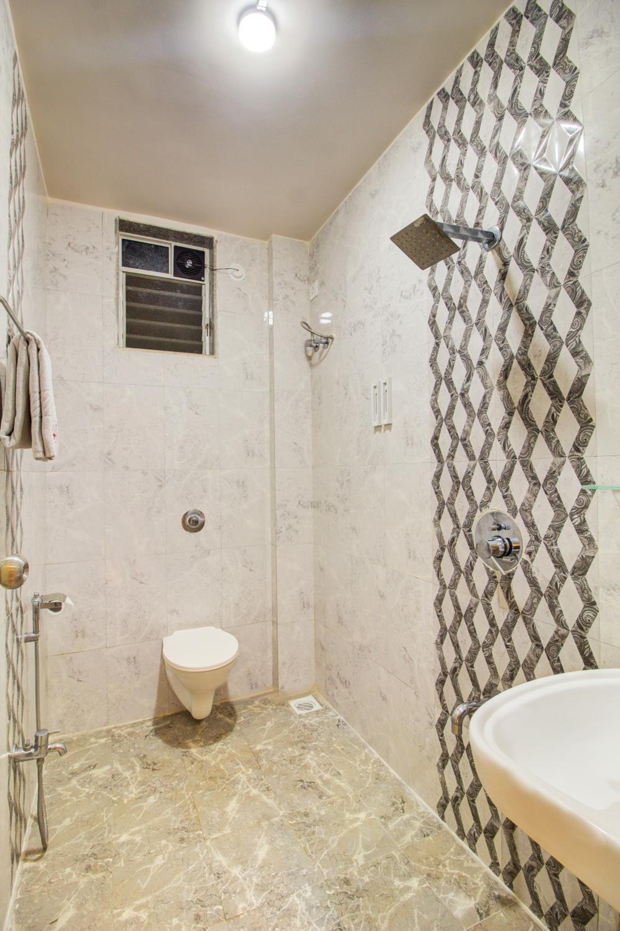Deluxe Double Room with Balcony - Photo 5